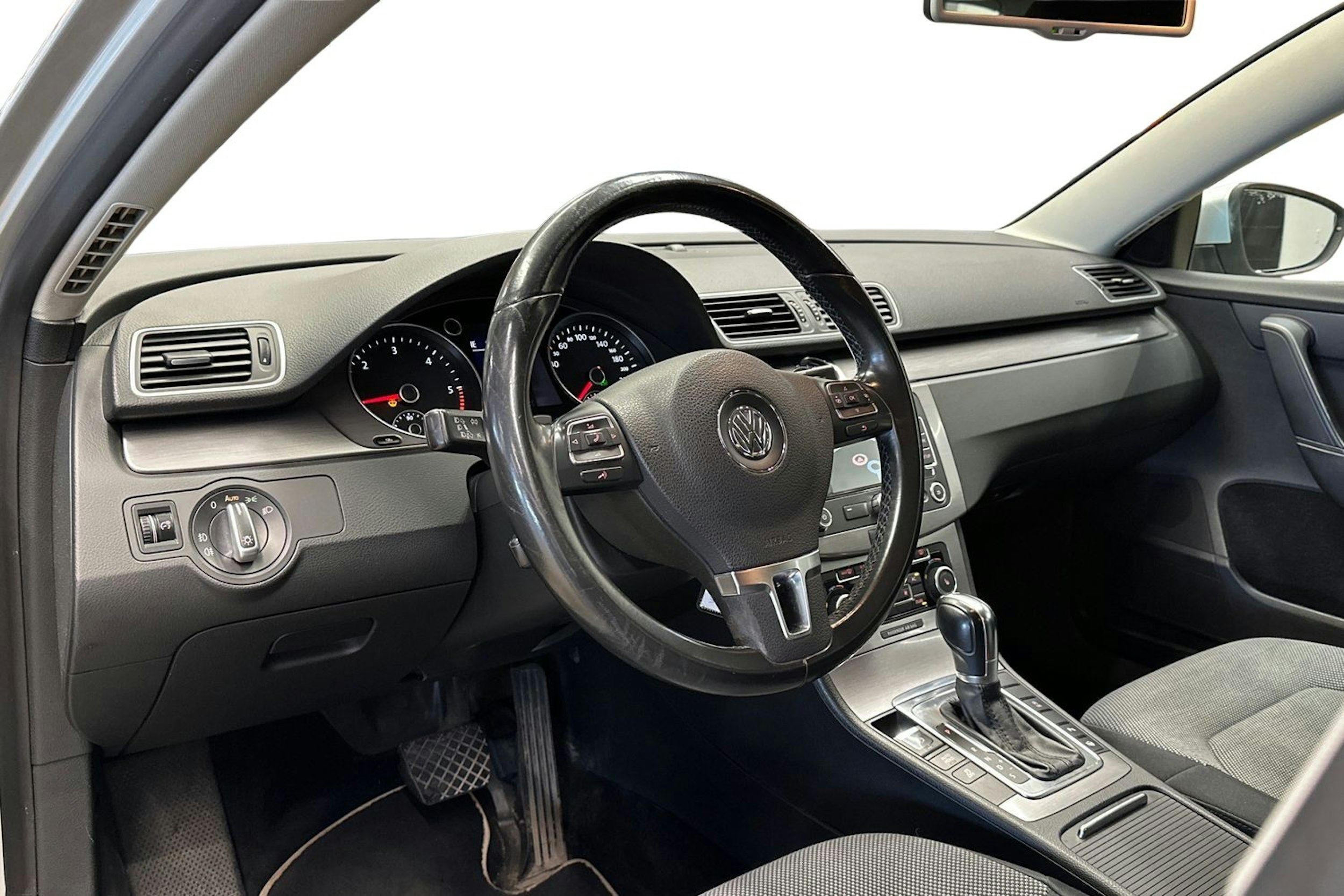 harmaa Volkswagen Passat 2012 kuva 7.
