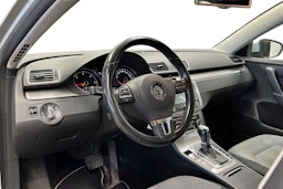 harmaa Volkswagen Passat 2012 kuva 7.