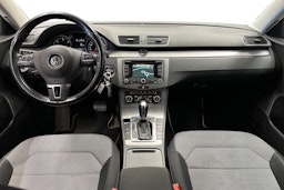 harmaa Volkswagen Passat 2012 kuva 9.