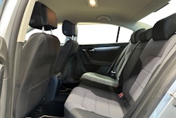 harmaa Volkswagen Passat 2012 kuva 10.