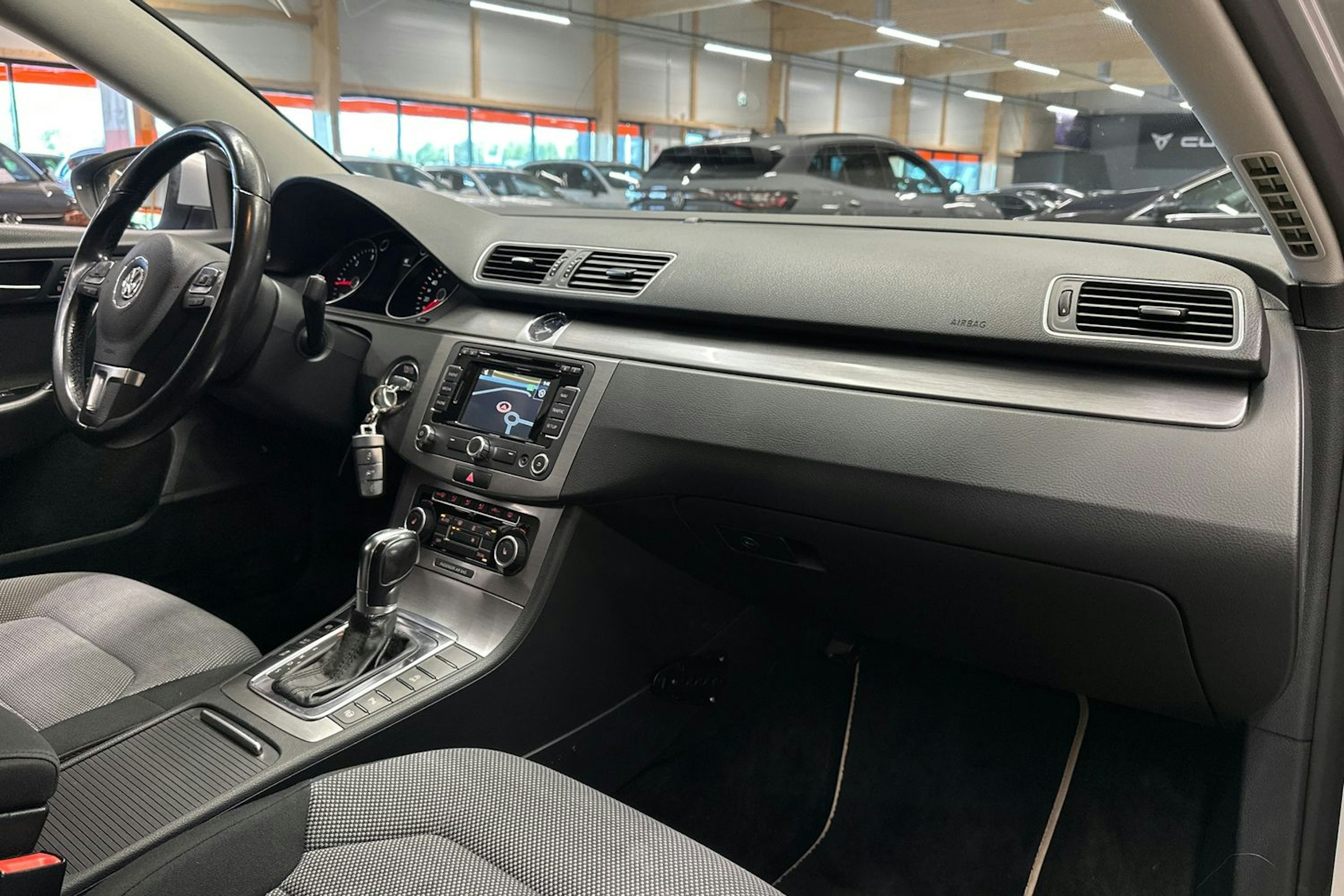 harmaa Volkswagen Passat 2012 kuva 14.