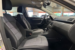 harmaa Volkswagen Passat 2012 kuva 15.