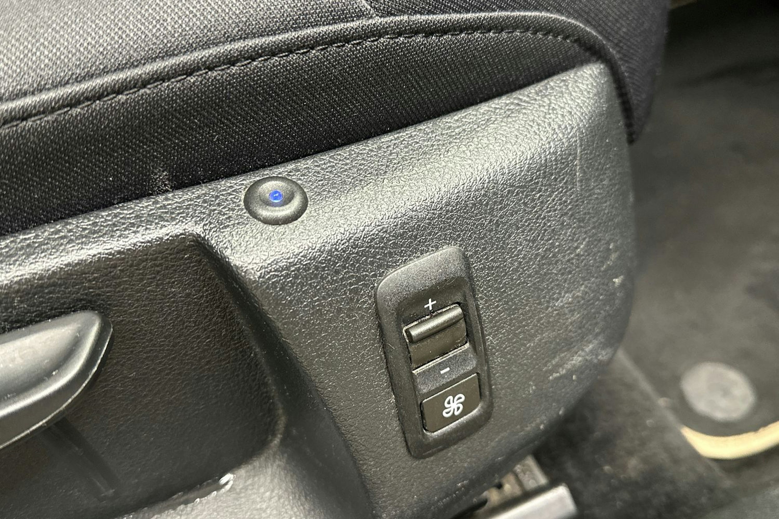 harmaa Volkswagen Passat 2012 kuva 16.