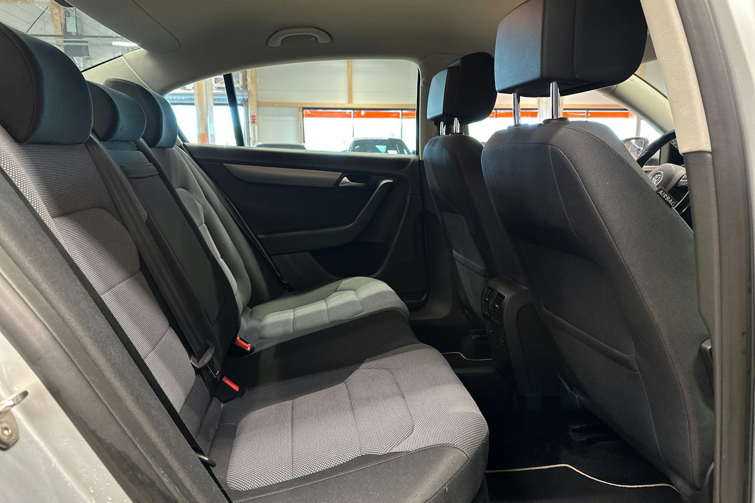 harmaa Volkswagen Passat 2012 kuva 17.