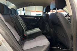 harmaa Volkswagen Passat 2012 kuva 17.