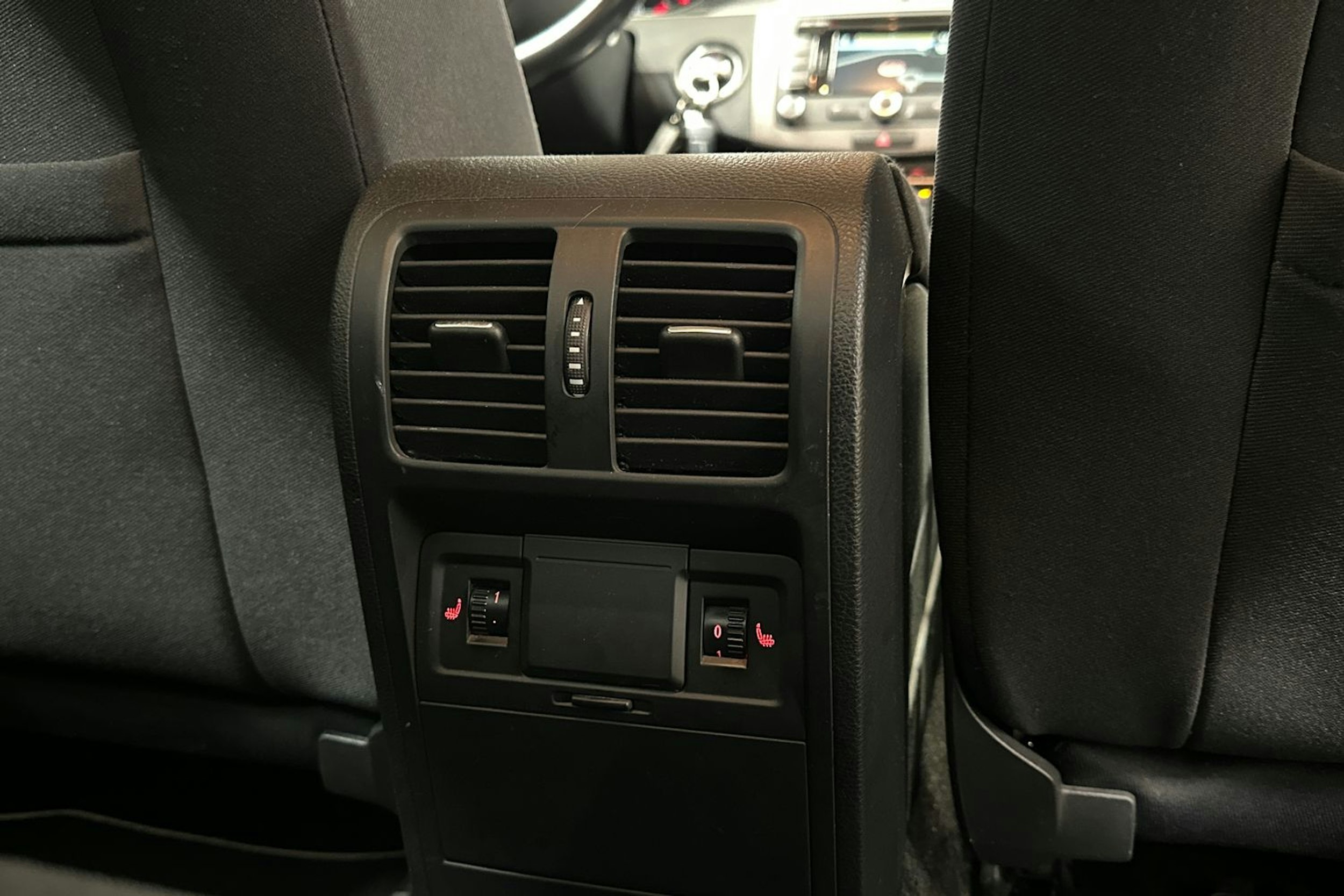 harmaa Volkswagen Passat 2012 kuva 18.