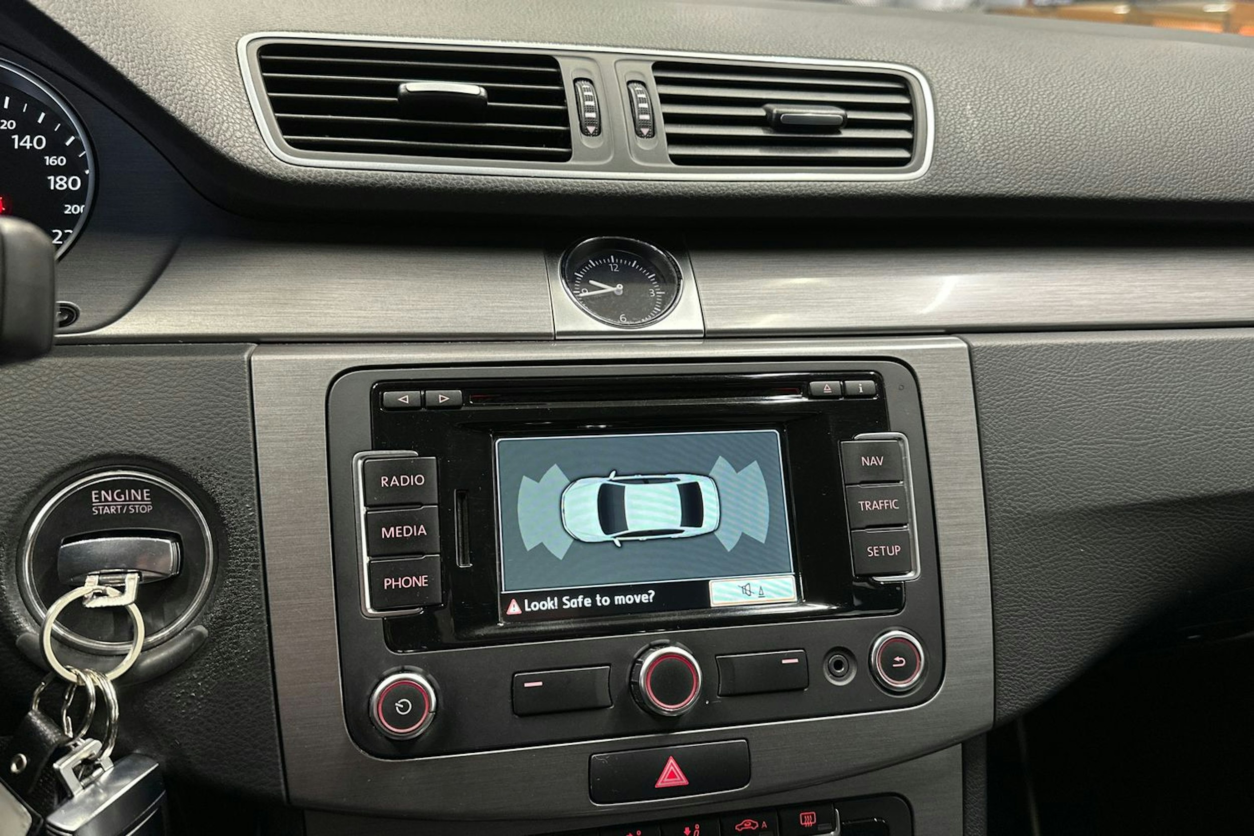 harmaa Volkswagen Passat 2012 kuva 22.