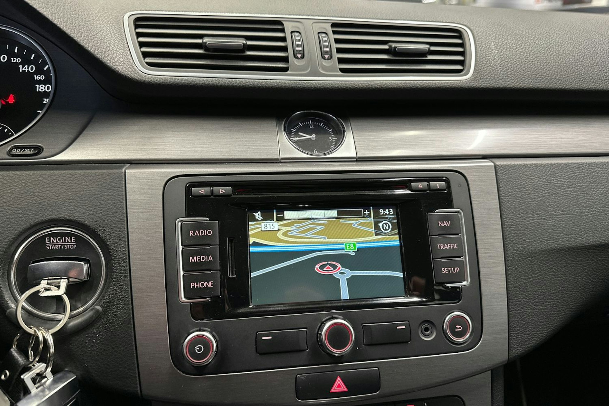 harmaa Volkswagen Passat 2012 kuva 23.