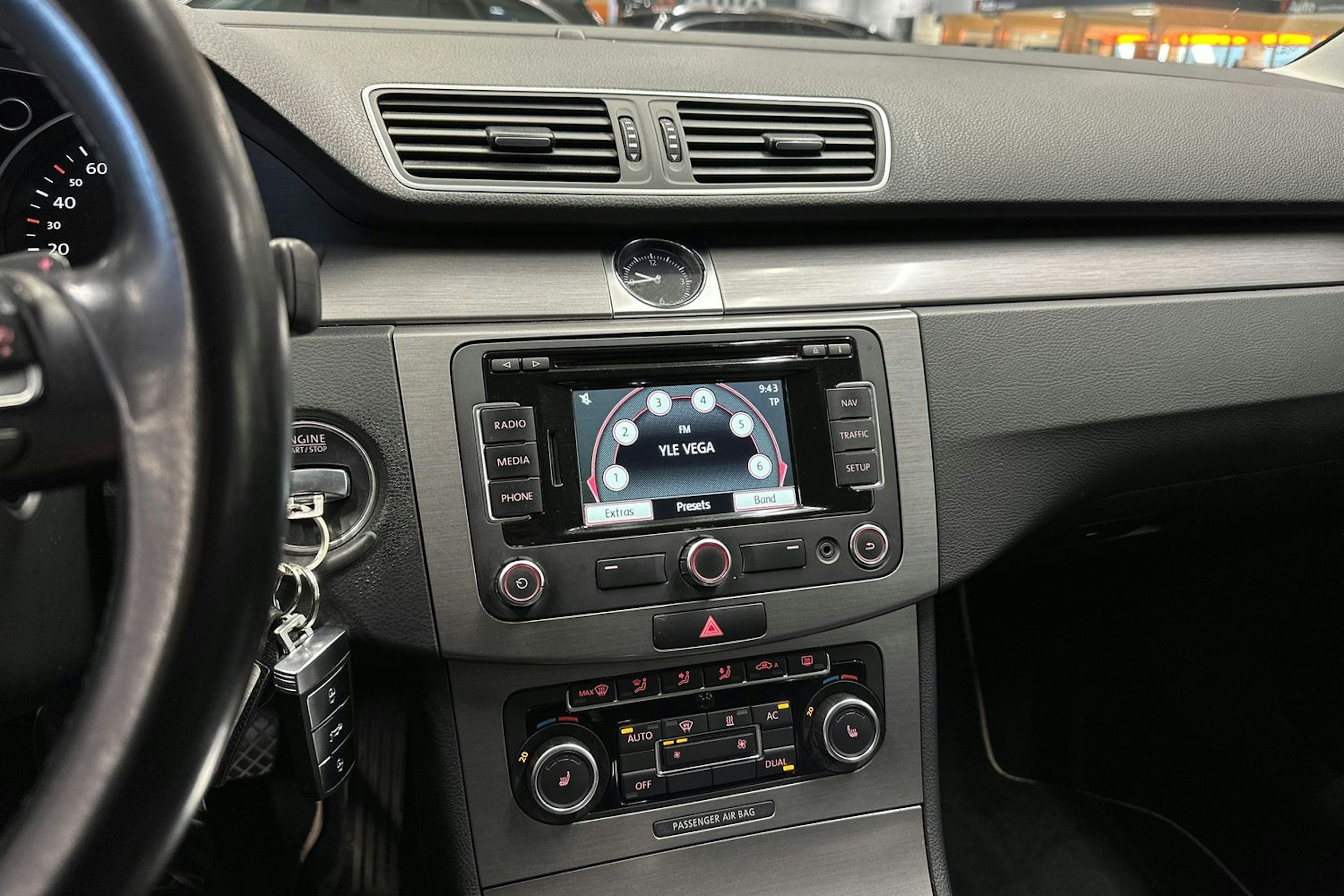 harmaa Volkswagen Passat 2012 kuva 24.