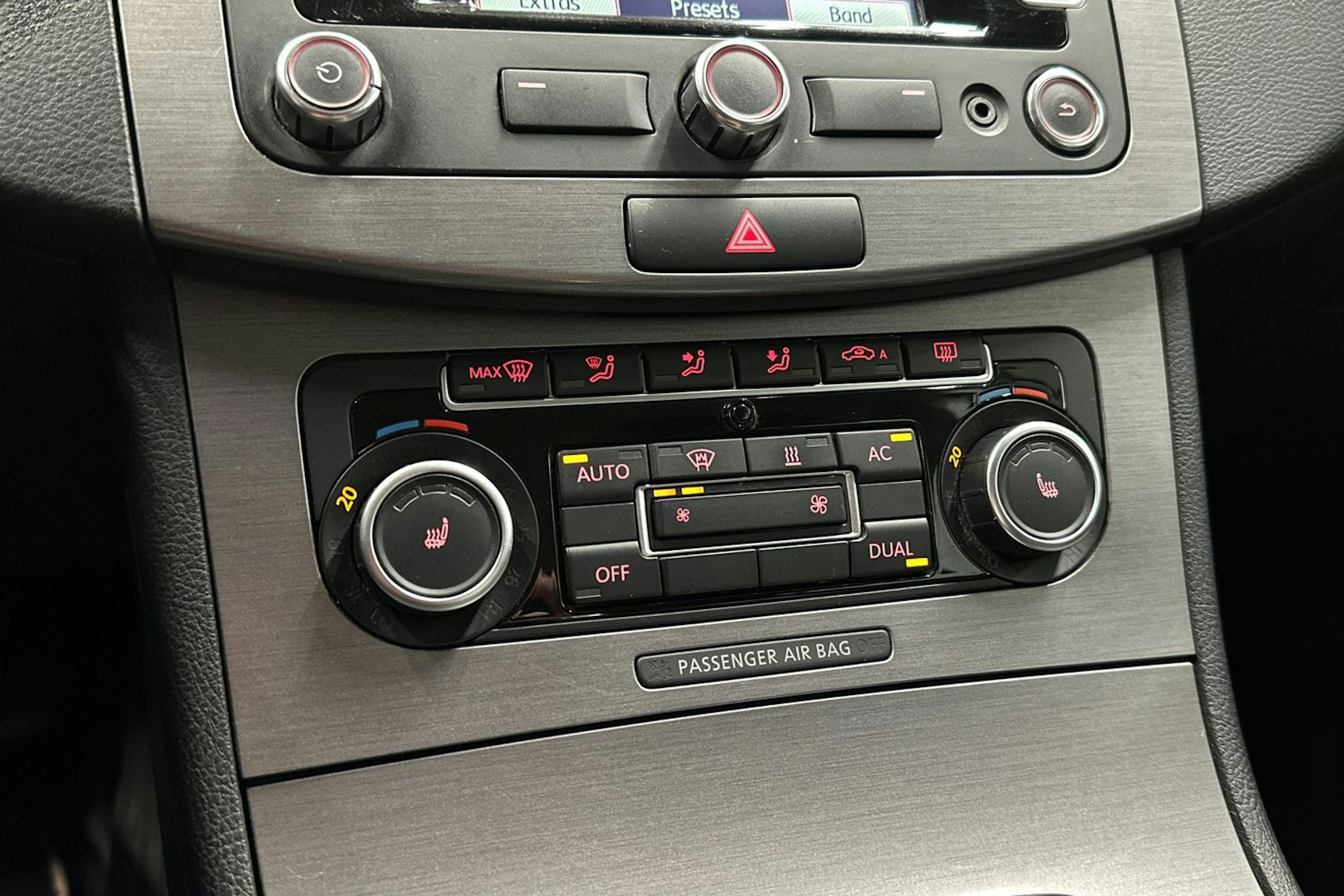 harmaa Volkswagen Passat 2012 kuva 25.