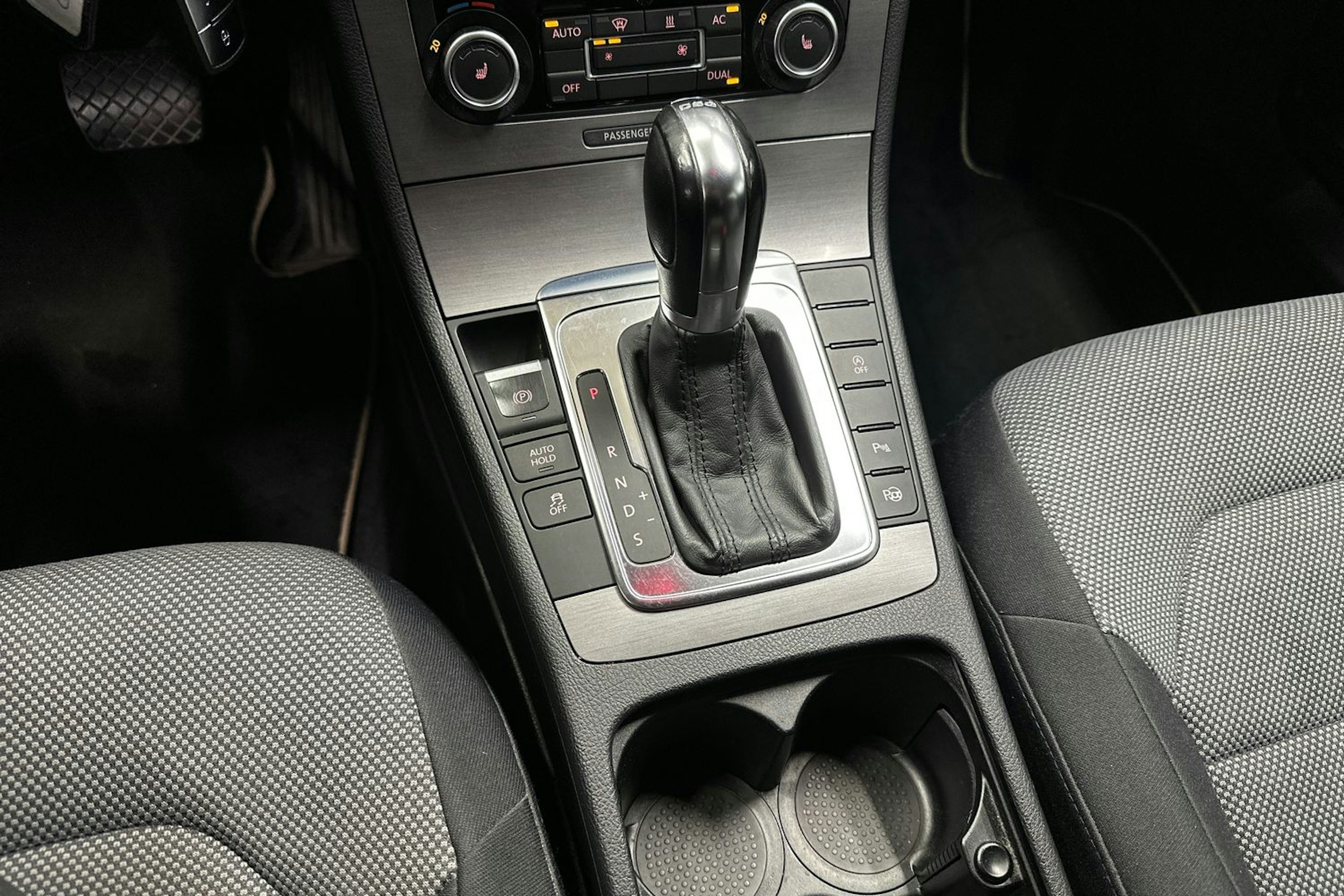 harmaa Volkswagen Passat 2012 kuva 26.