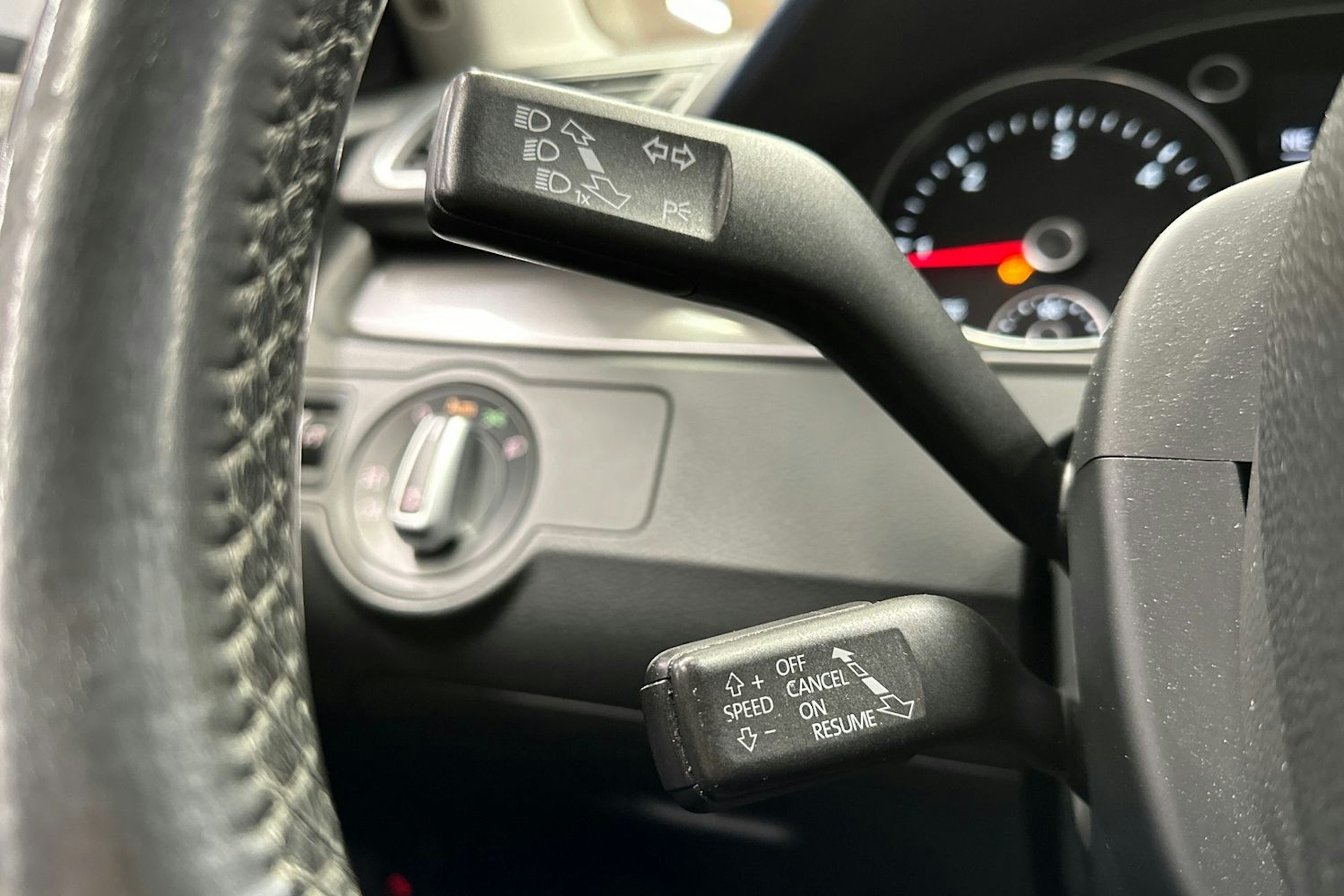 harmaa Volkswagen Passat 2012 kuva 29.