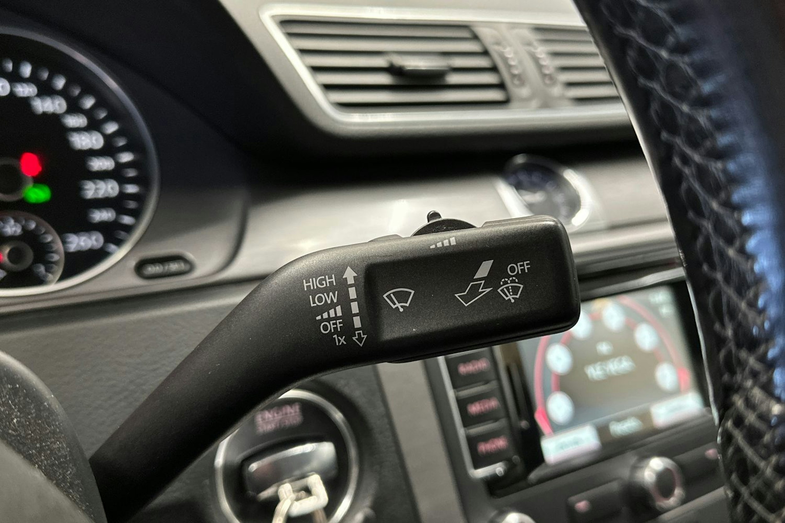 harmaa Volkswagen Passat 2012 kuva 30.