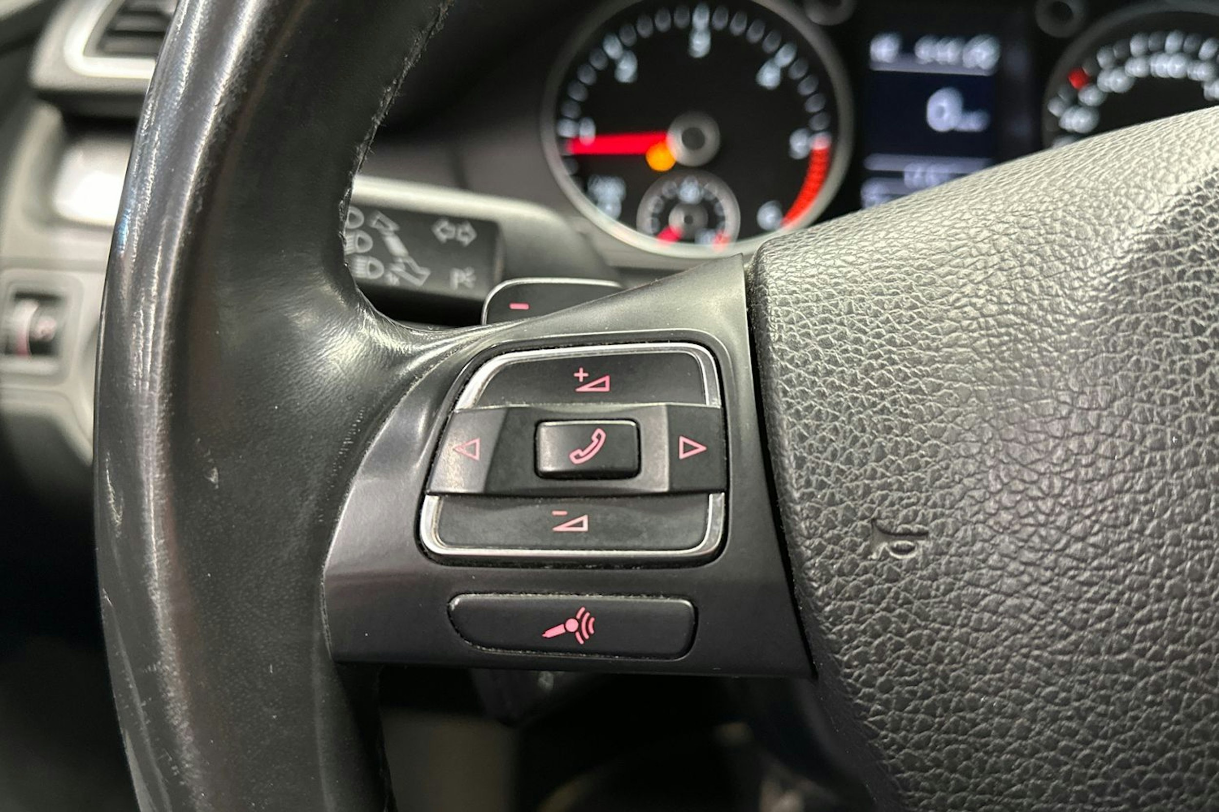 harmaa Volkswagen Passat 2012 kuva 31.