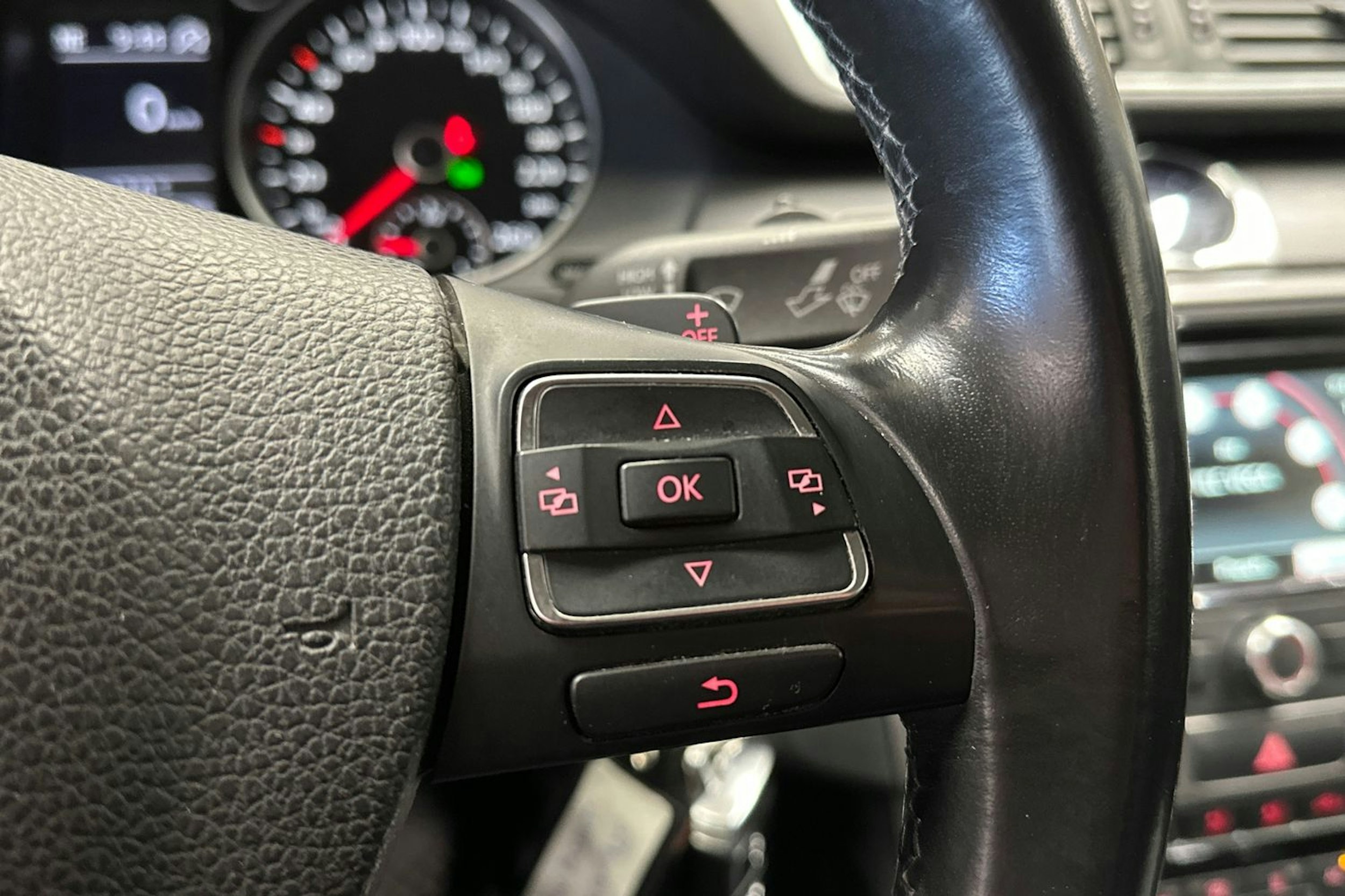 harmaa Volkswagen Passat 2012 kuva 32.