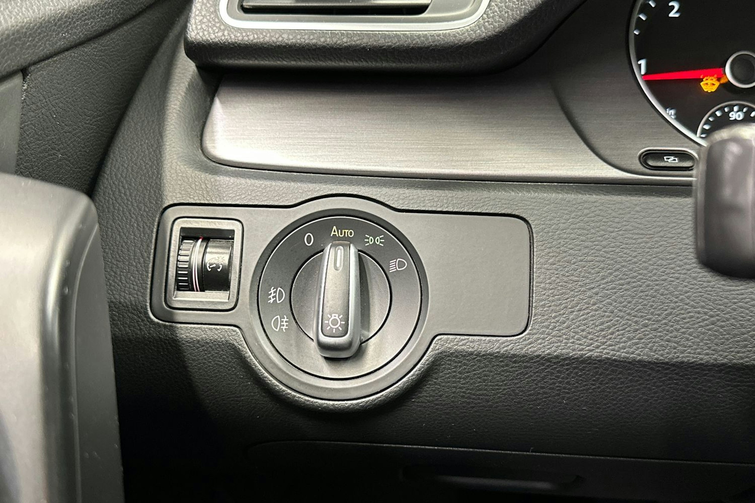 harmaa Volkswagen Passat 2012 kuva 33.