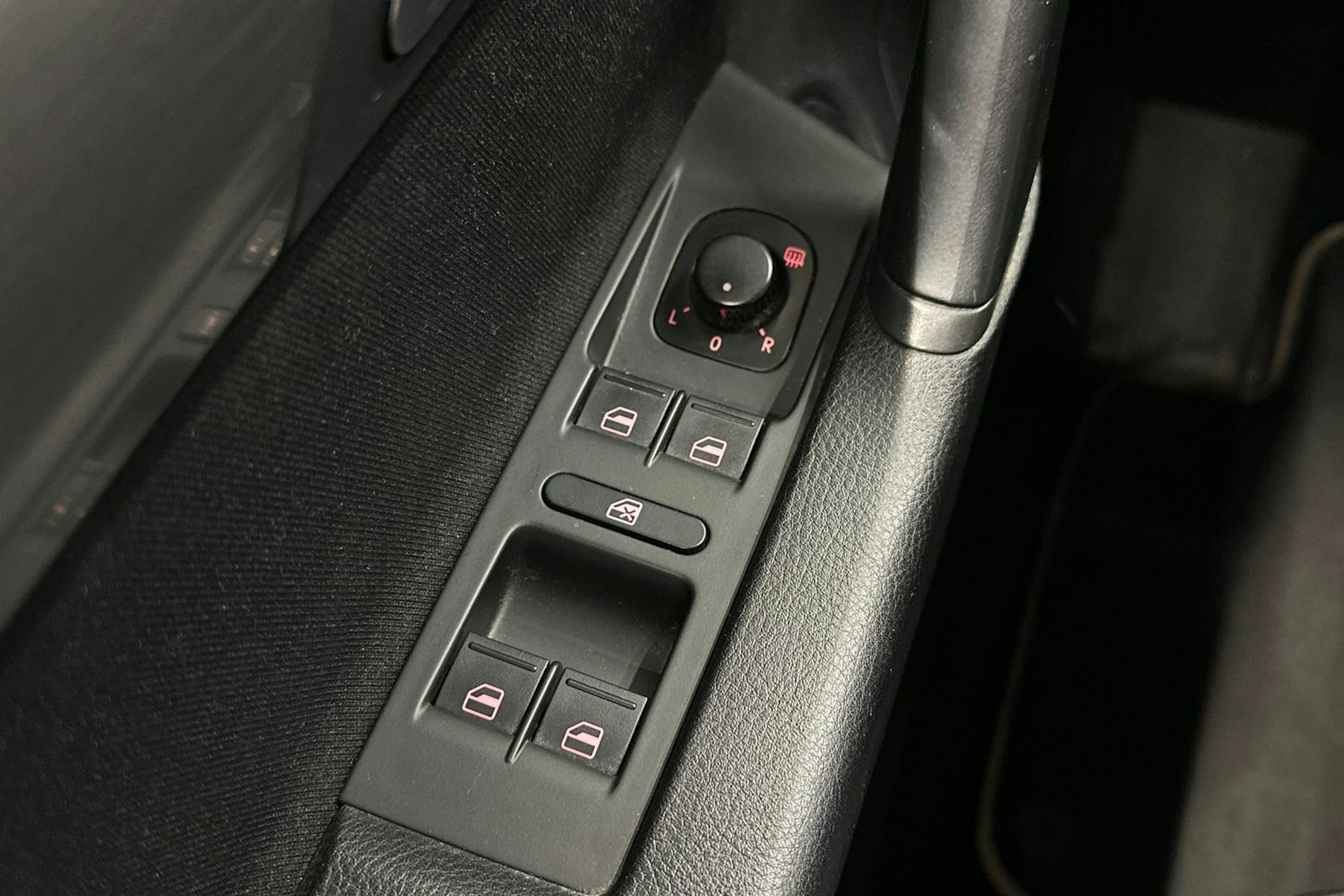 harmaa Volkswagen Passat 2012 kuva 34.
