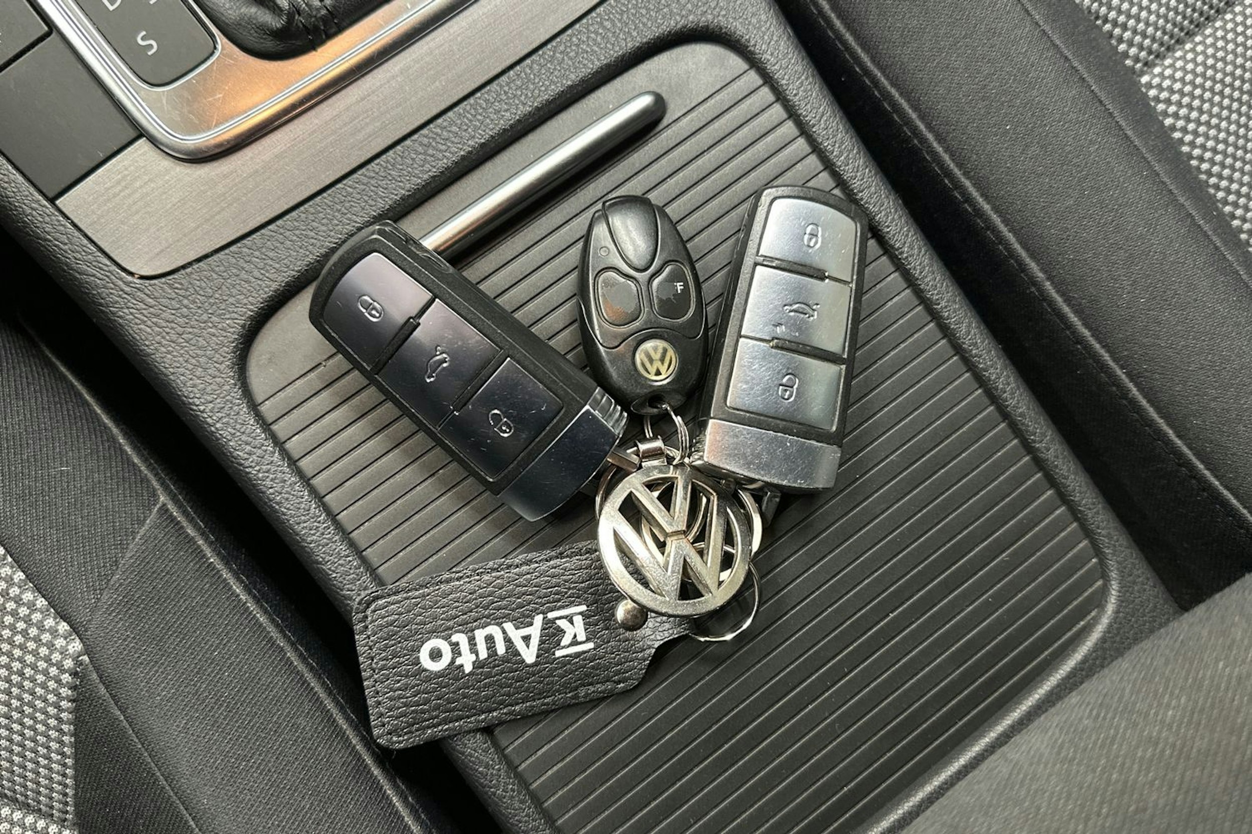 harmaa Volkswagen Passat 2012 kuva 35.