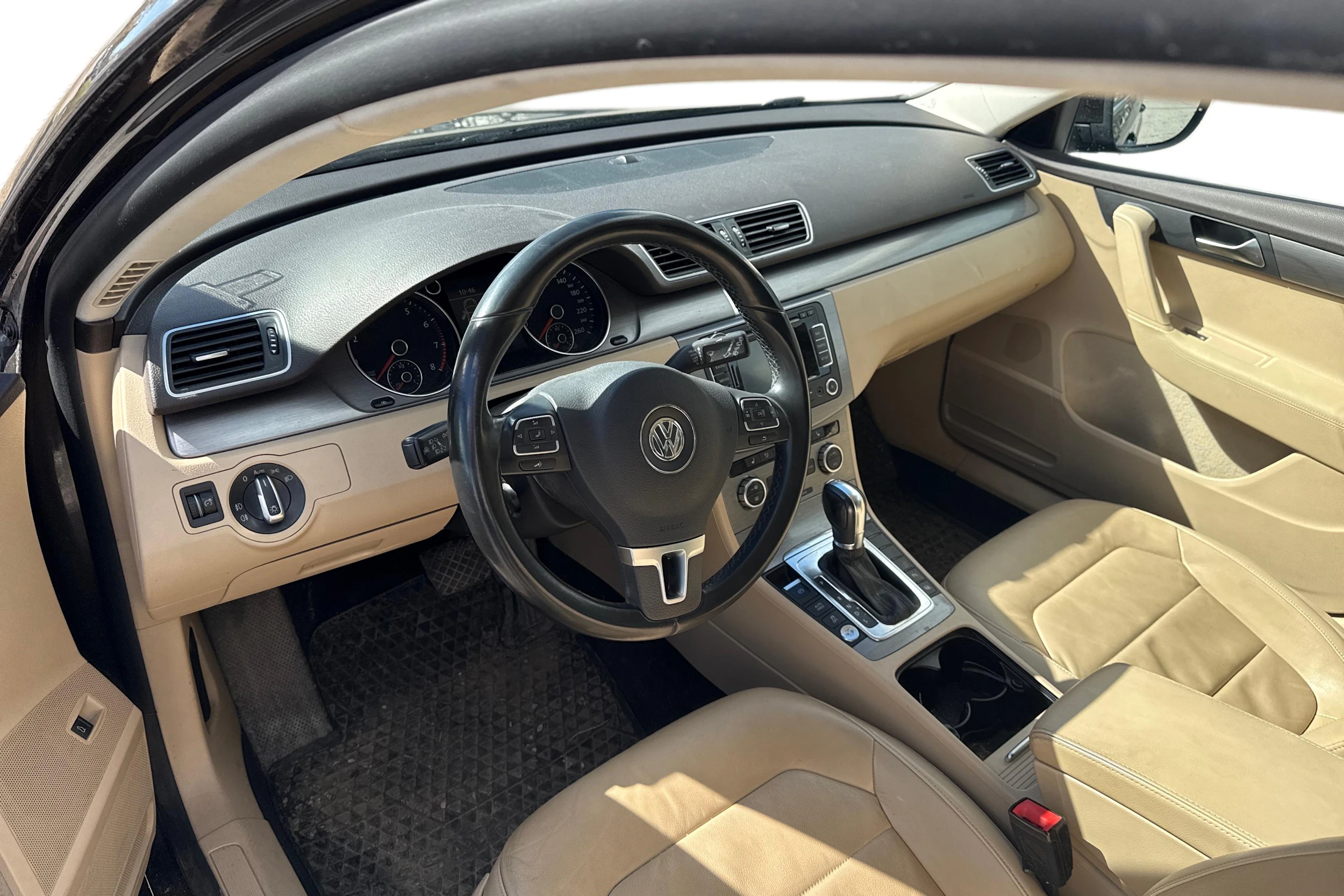 Ruskea (beige) Volkswagen PASSAT 2012 kuva 6.