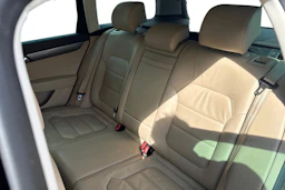 Ruskea (beige) Volkswagen PASSAT 2012 kuva 8.
