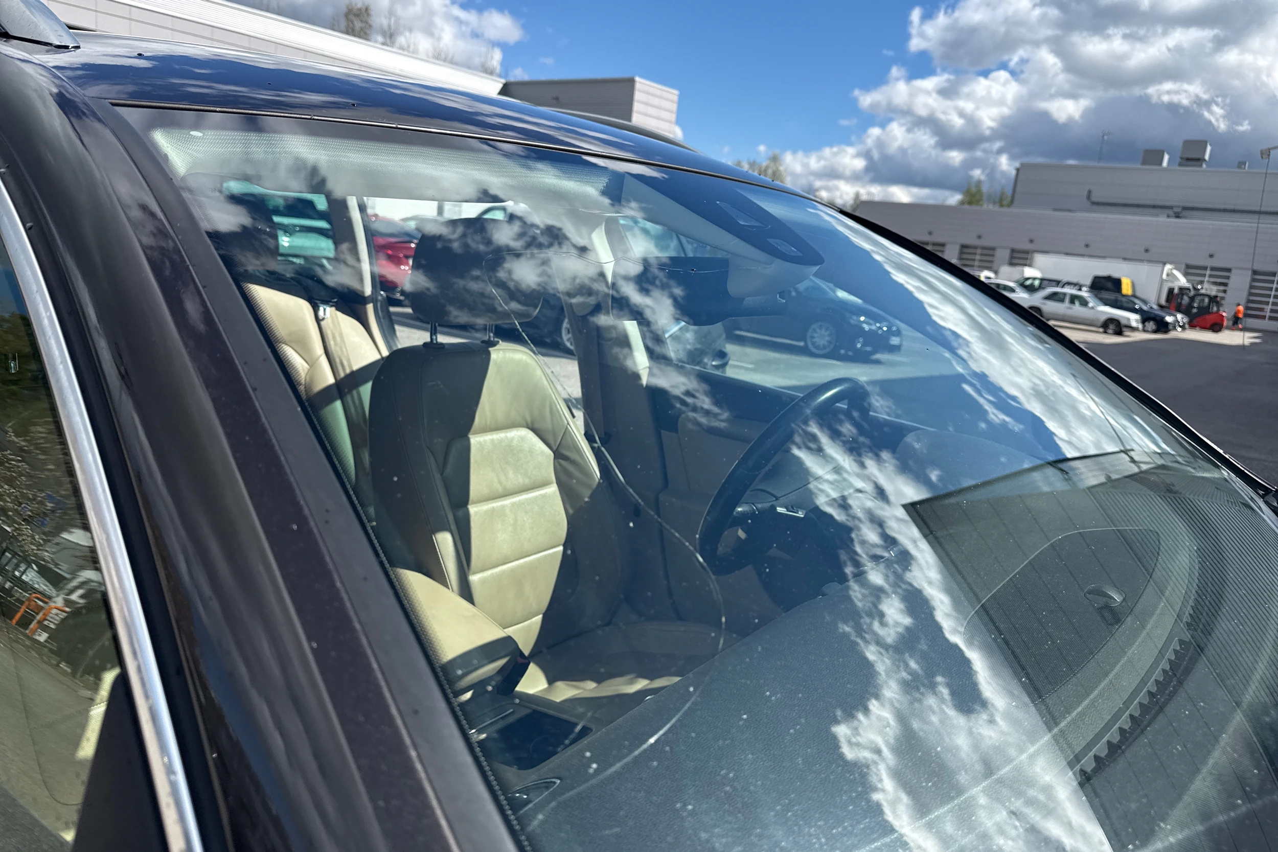 Ruskea (beige) Volkswagen PASSAT 2012 kuva 14.