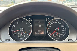 Ruskea (beige) Volkswagen PASSAT 2012 kuva 18.