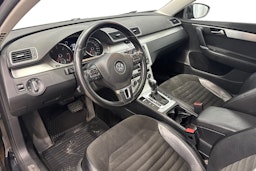 musta Volkswagen Passat 2012 kuva 6.