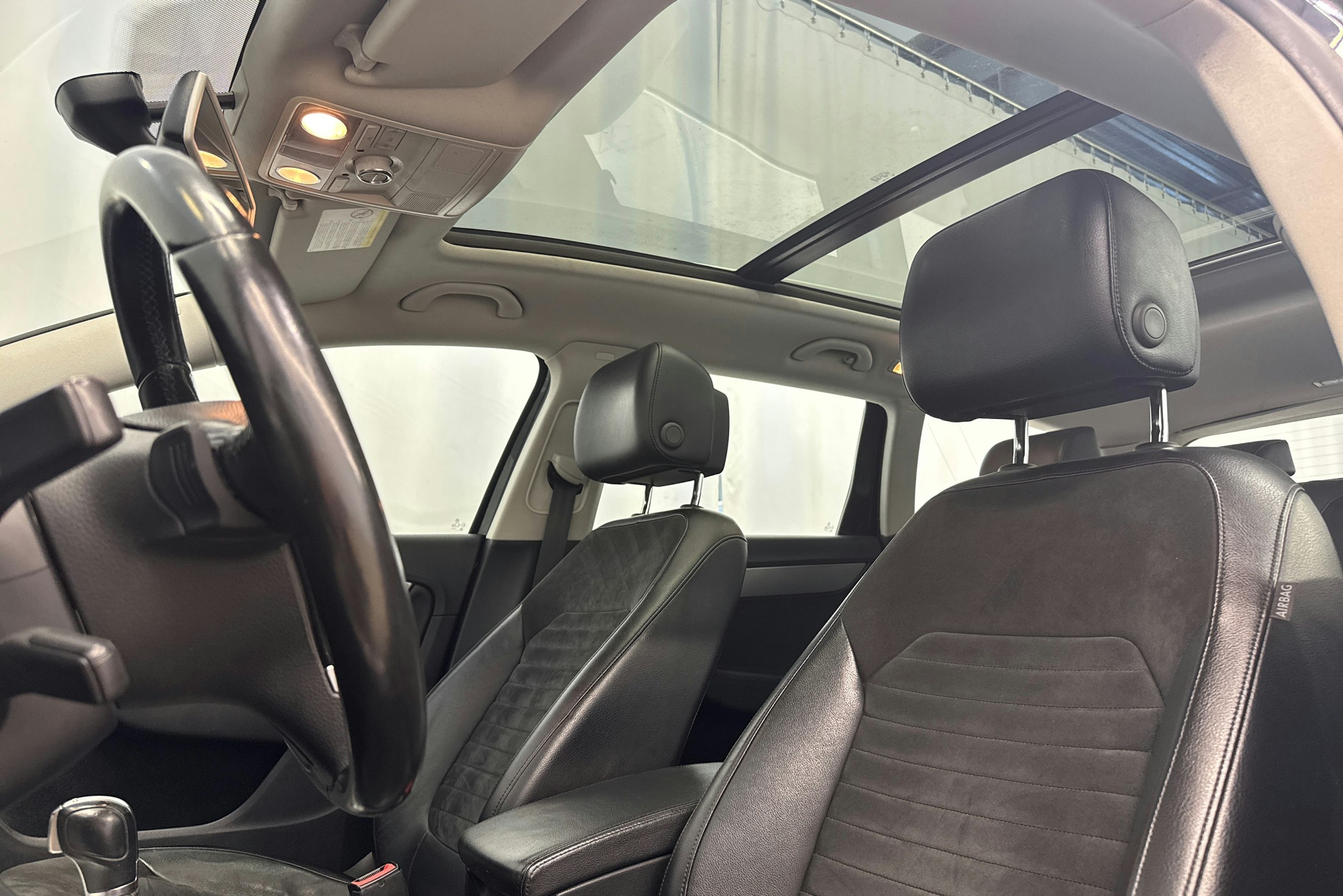 musta Volkswagen Passat 2012 kuva 13.