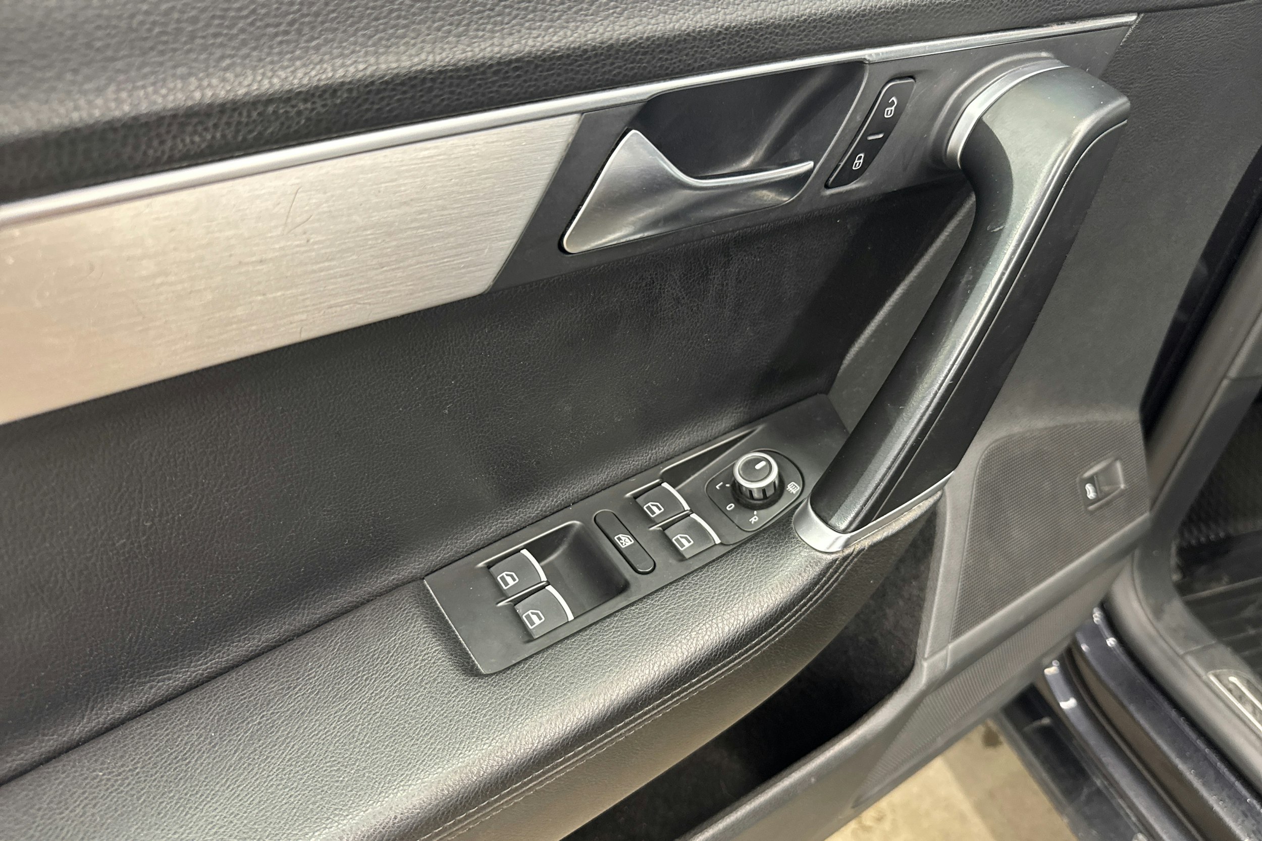 musta Volkswagen Passat 2012 kuva 14.