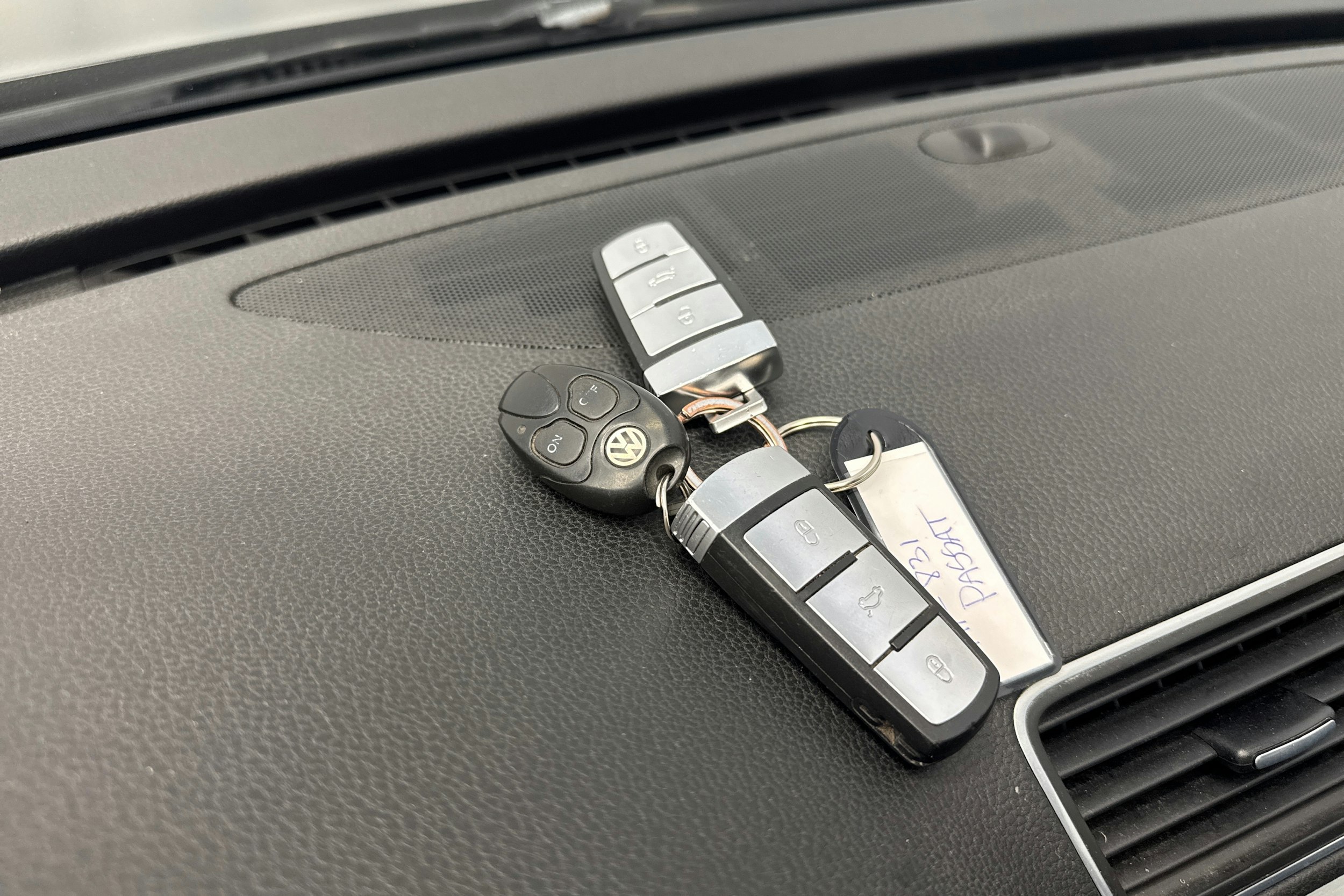 musta Volkswagen Passat 2012 kuva 21.