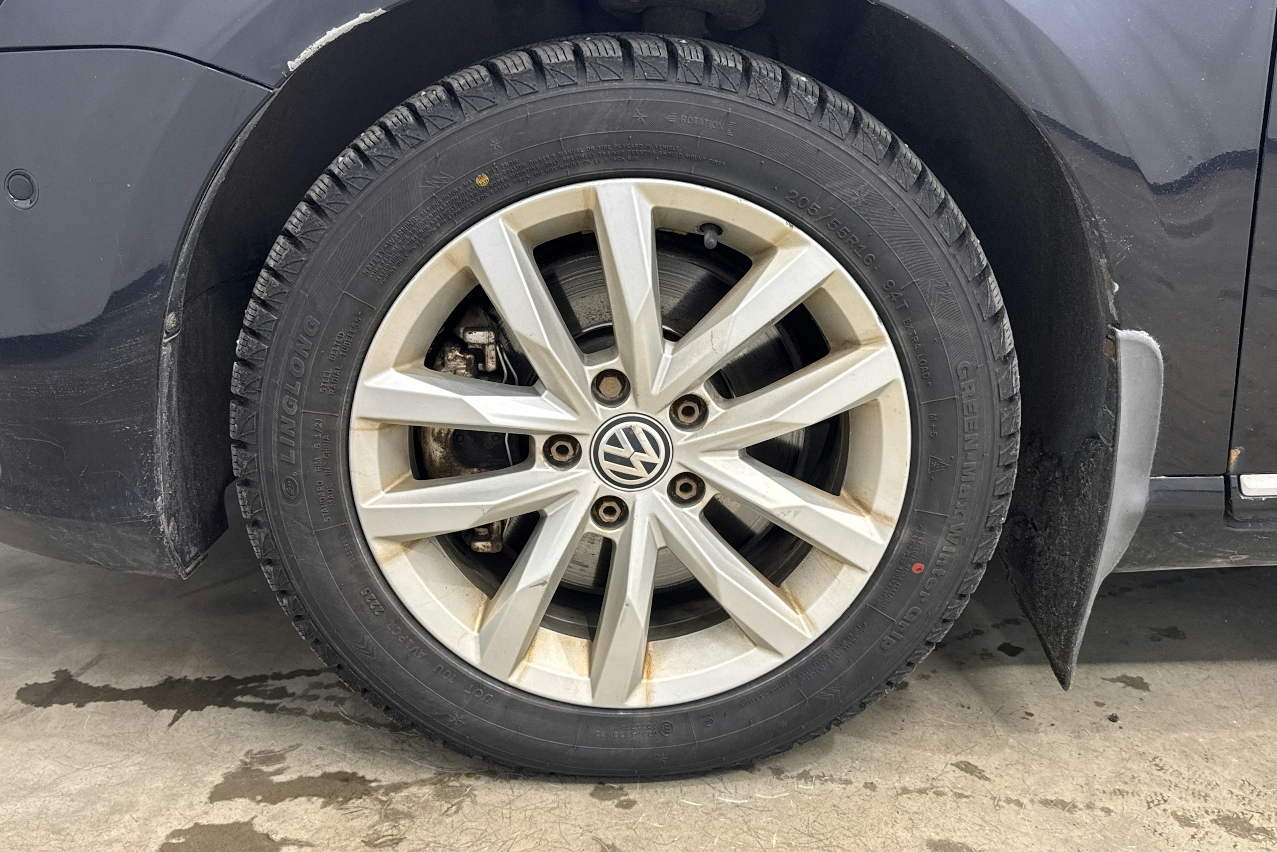 musta Volkswagen Passat 2012 kuva 22.