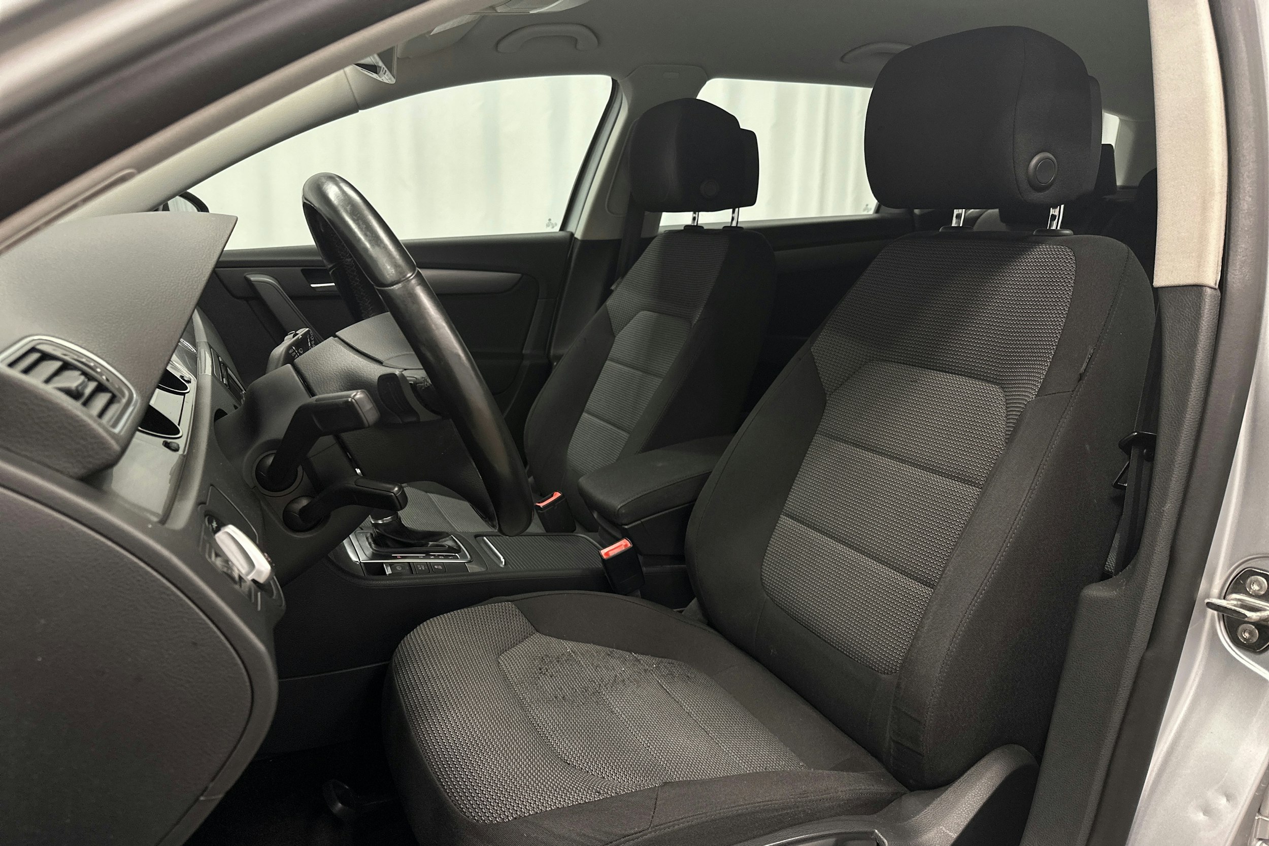 Harmaa Volkswagen PASSAT 2012 kuva 17.