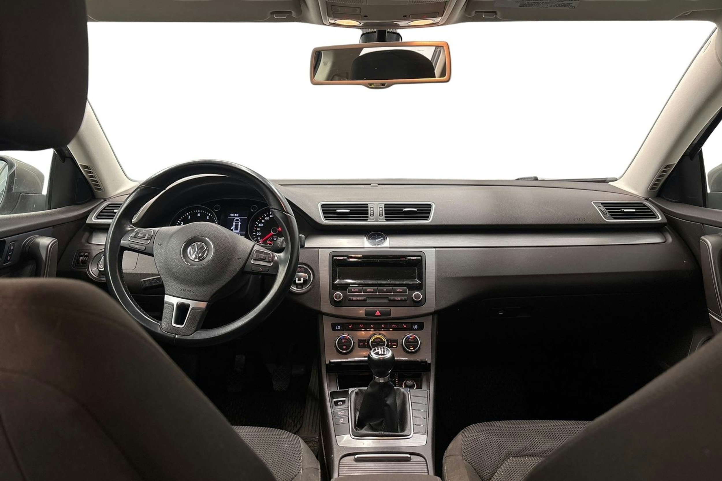 ruskea (beige) Volkswagen Passat 2012 kuva 7.