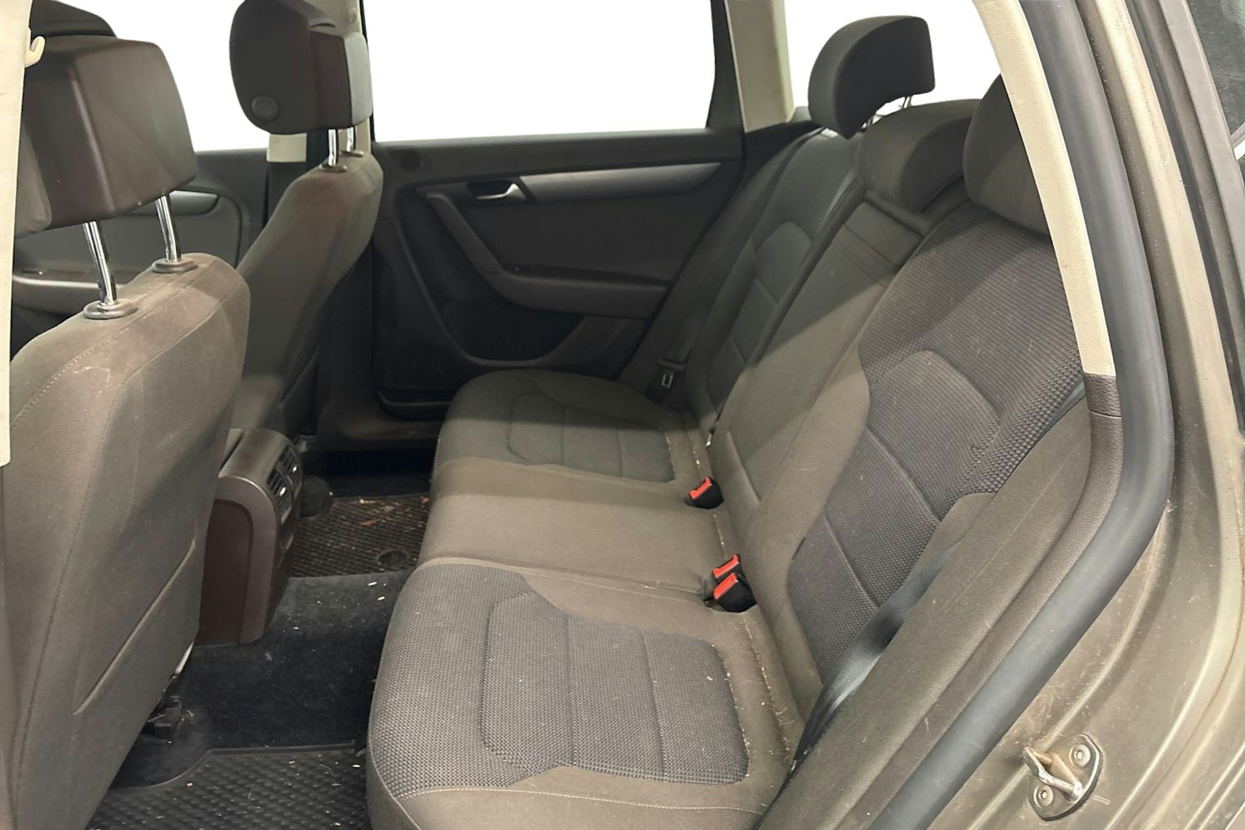ruskea (beige) Volkswagen Passat 2012 kuva 8.