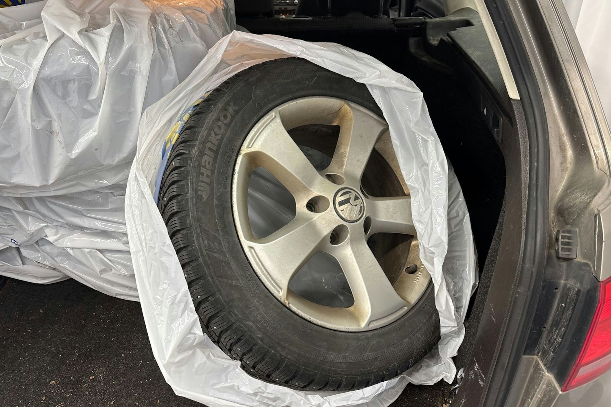 ruskea (beige) Volkswagen Passat 2012 kuva 10.