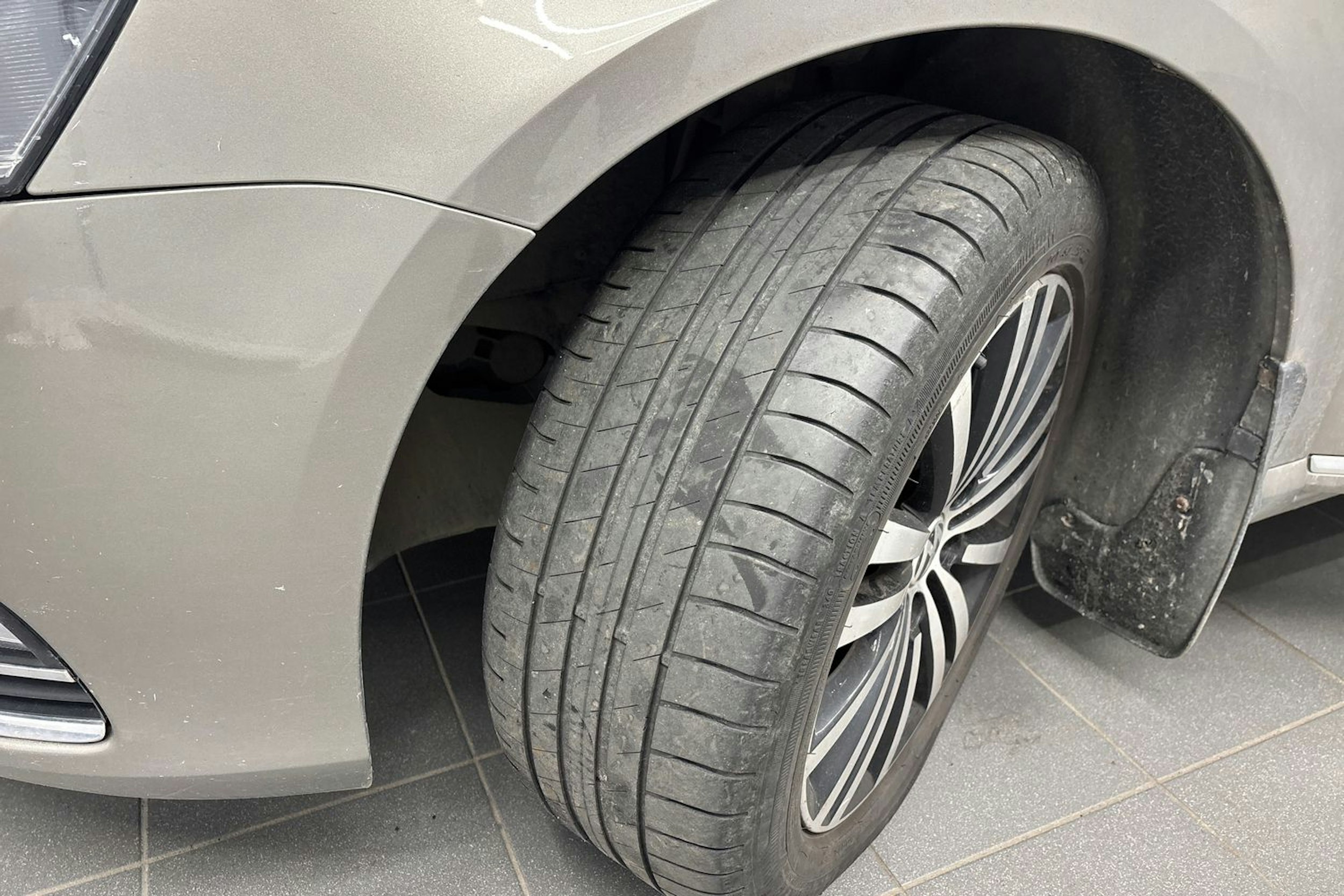 ruskea (beige) Volkswagen Passat 2012 kuva 12.