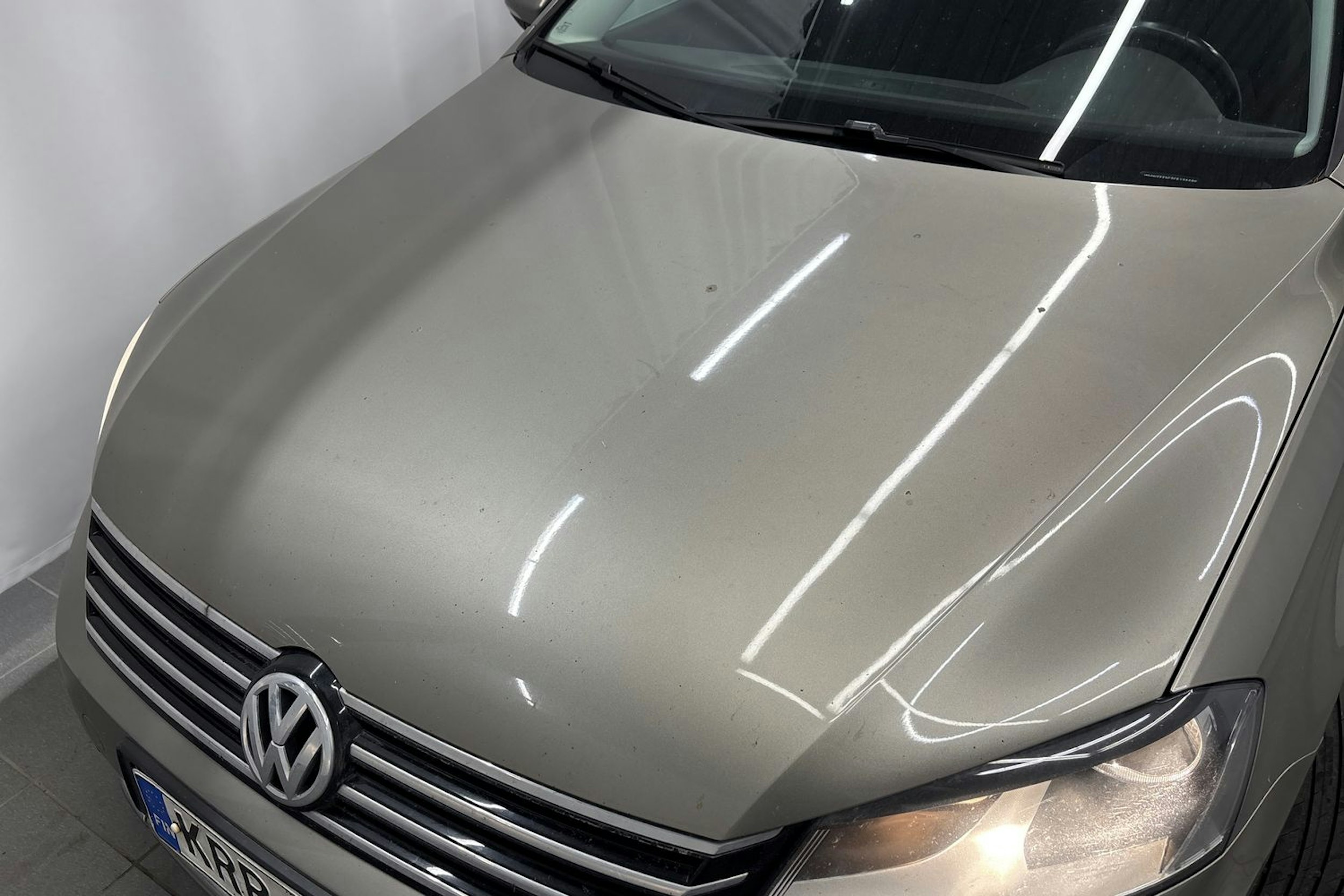 ruskea (beige) Volkswagen Passat 2012 kuva 14.