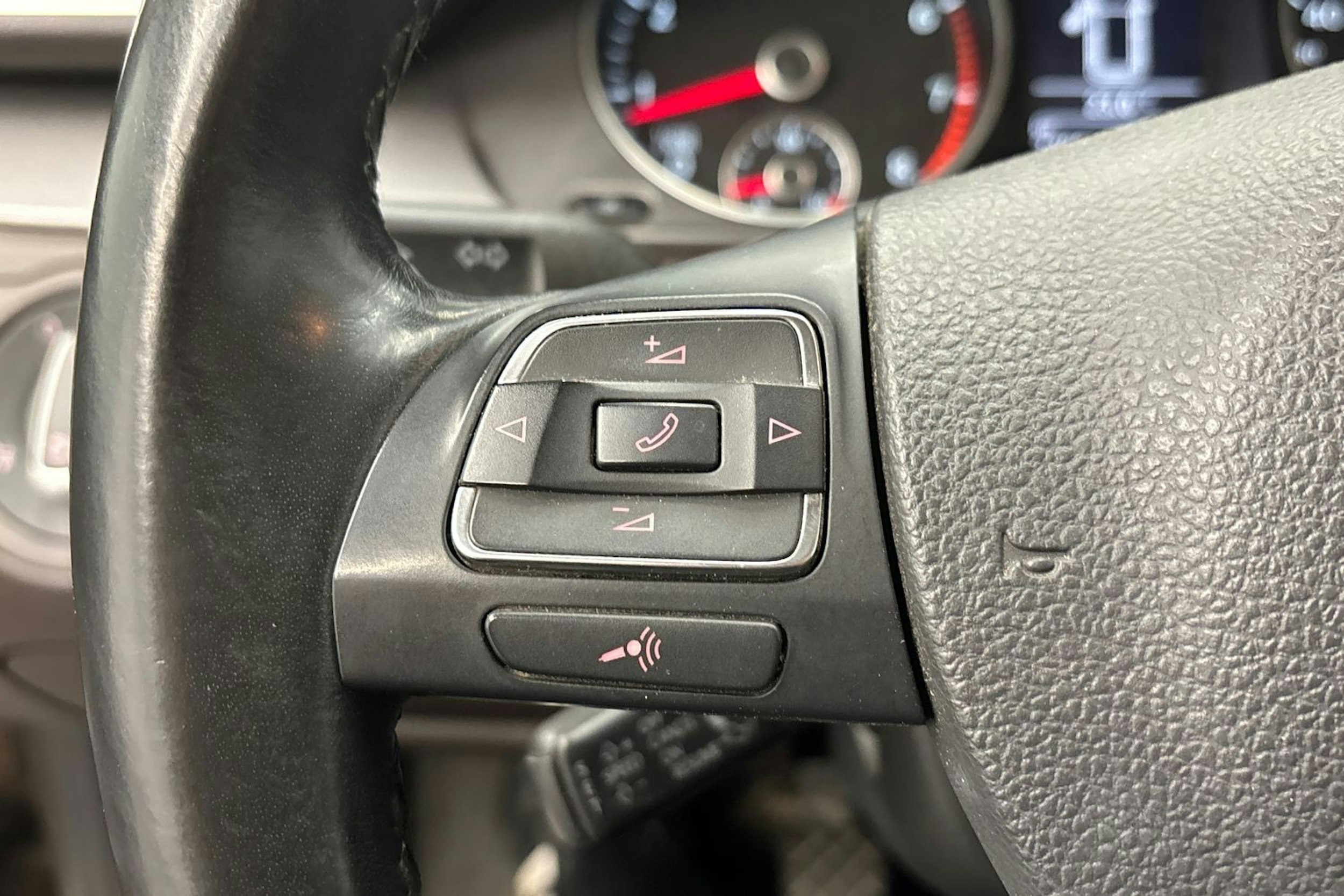 ruskea (beige) Volkswagen Passat 2012 kuva 19.