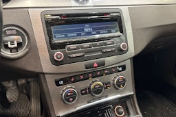 ruskea (beige) Volkswagen Passat 2012 kuva 21.