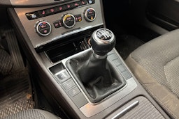 ruskea (beige) Volkswagen Passat 2012 kuva 22.
