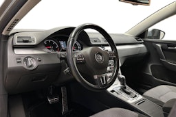 harmaa Volkswagen Passat 2012 kuva 6.