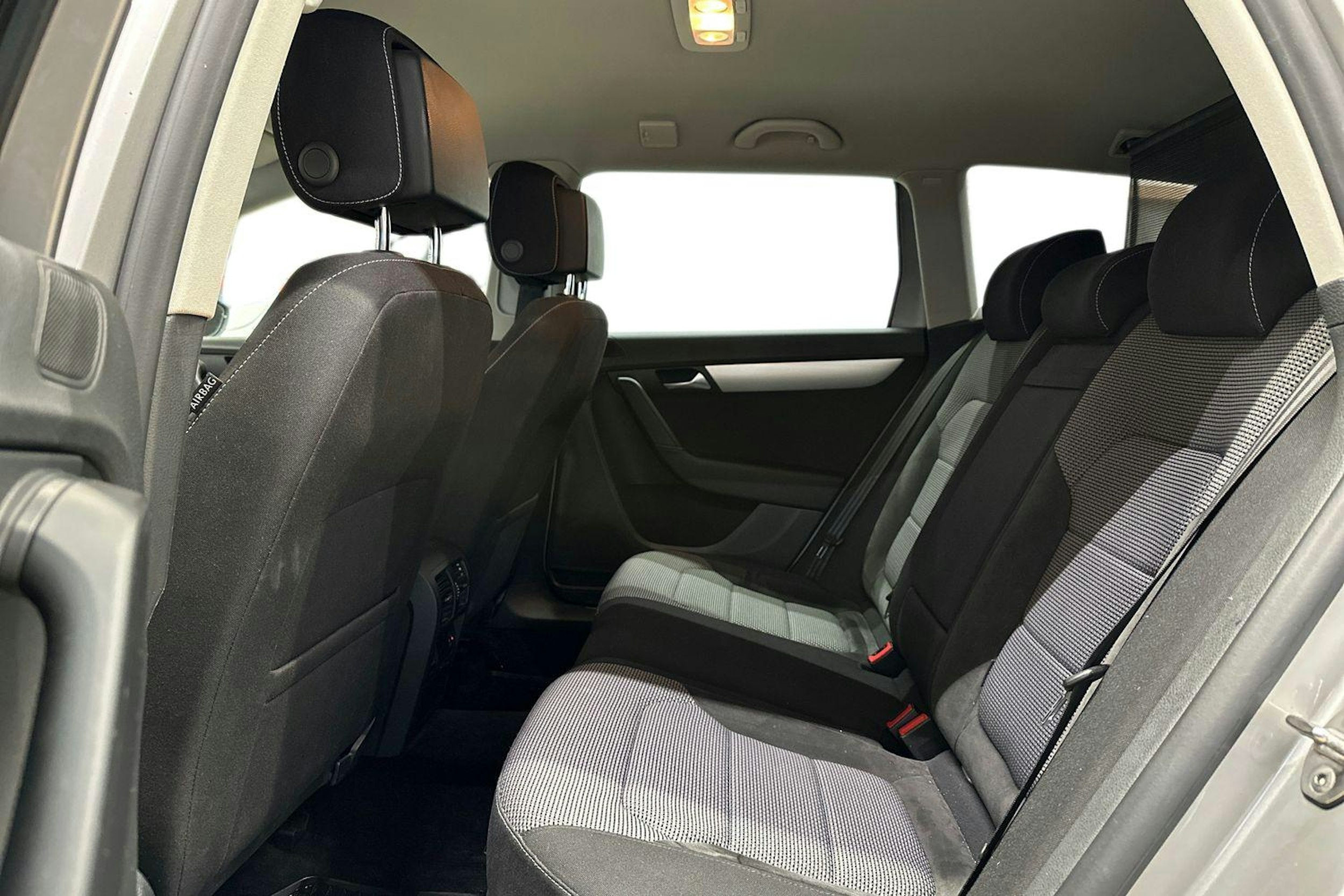 harmaa Volkswagen Passat 2012 kuva 8.