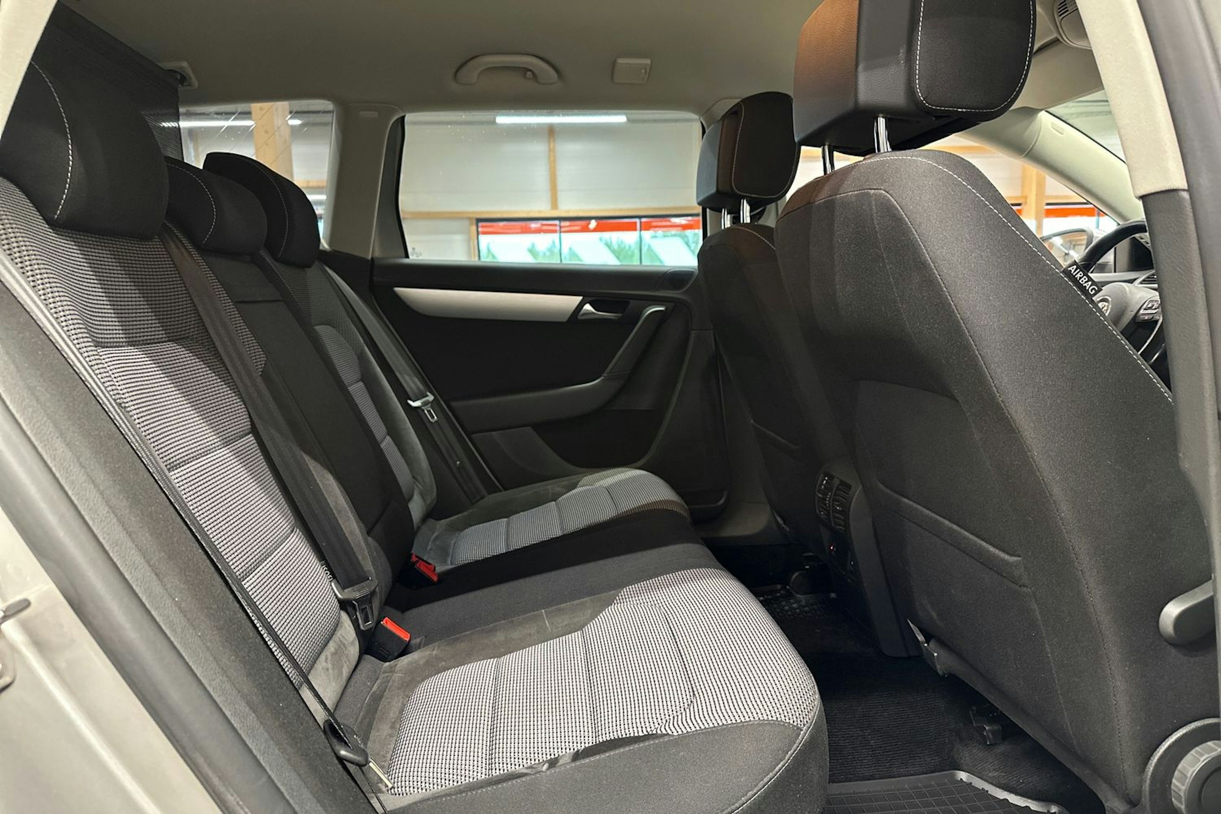 harmaa Volkswagen Passat 2012 kuva 13.