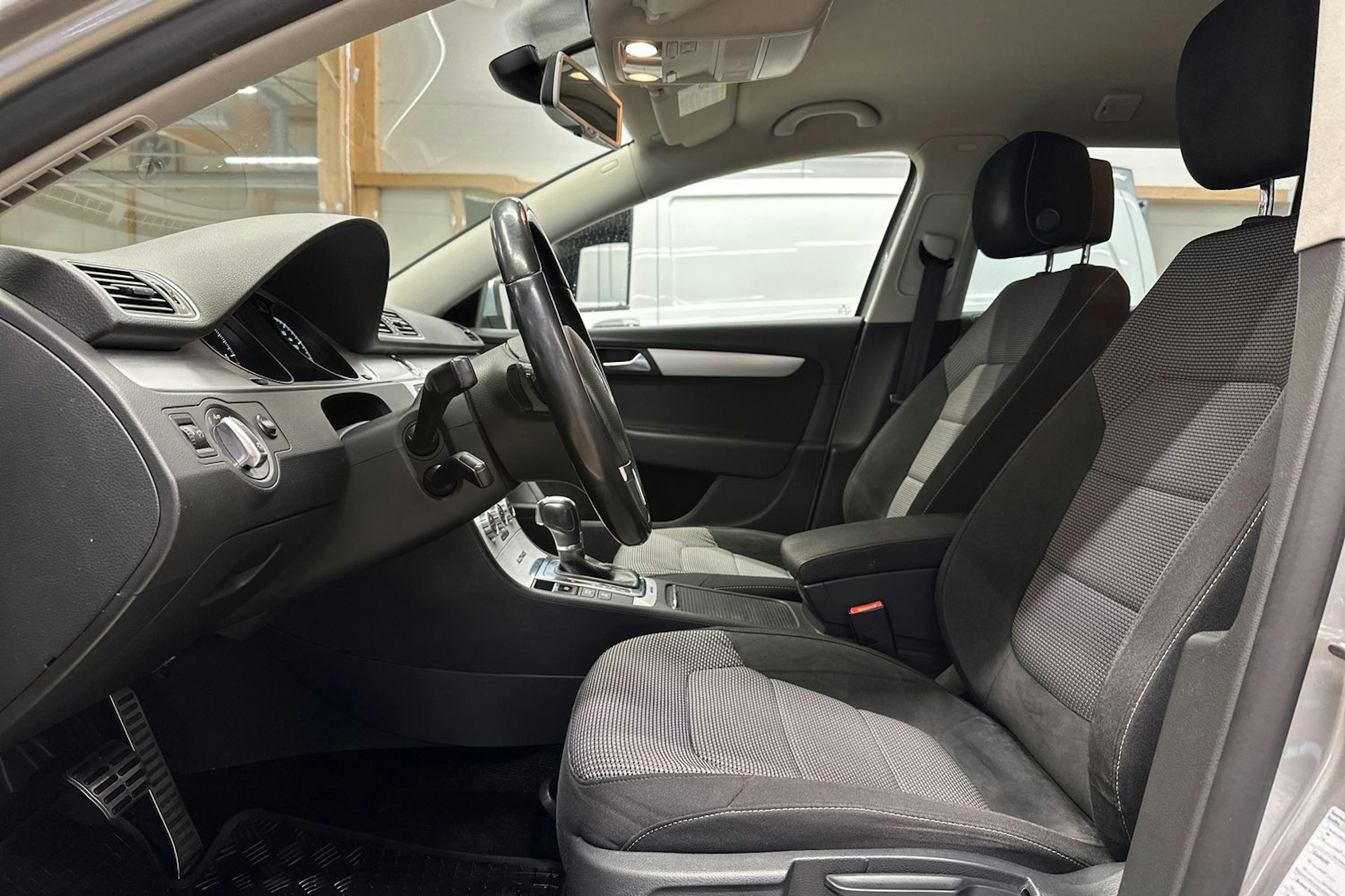 harmaa Volkswagen Passat 2012 kuva 14.
