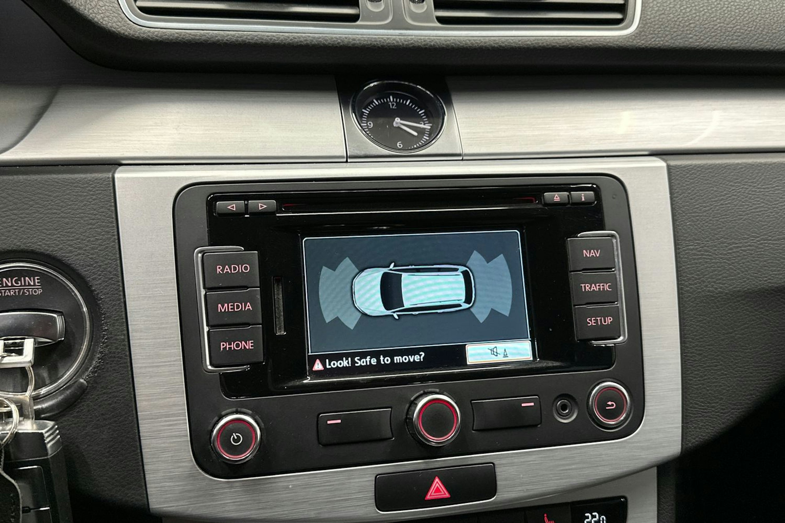 harmaa Volkswagen Passat 2012 kuva 16.