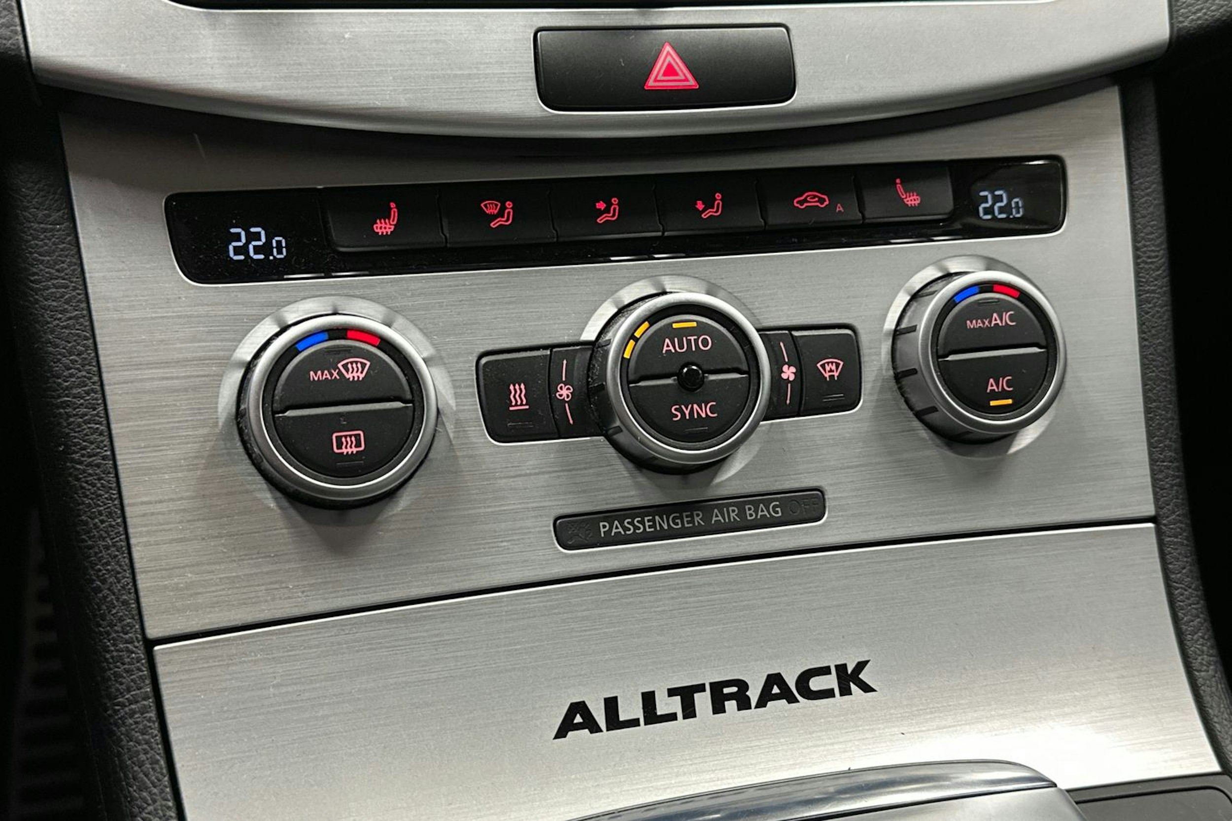 harmaa Volkswagen Passat 2012 kuva 18.