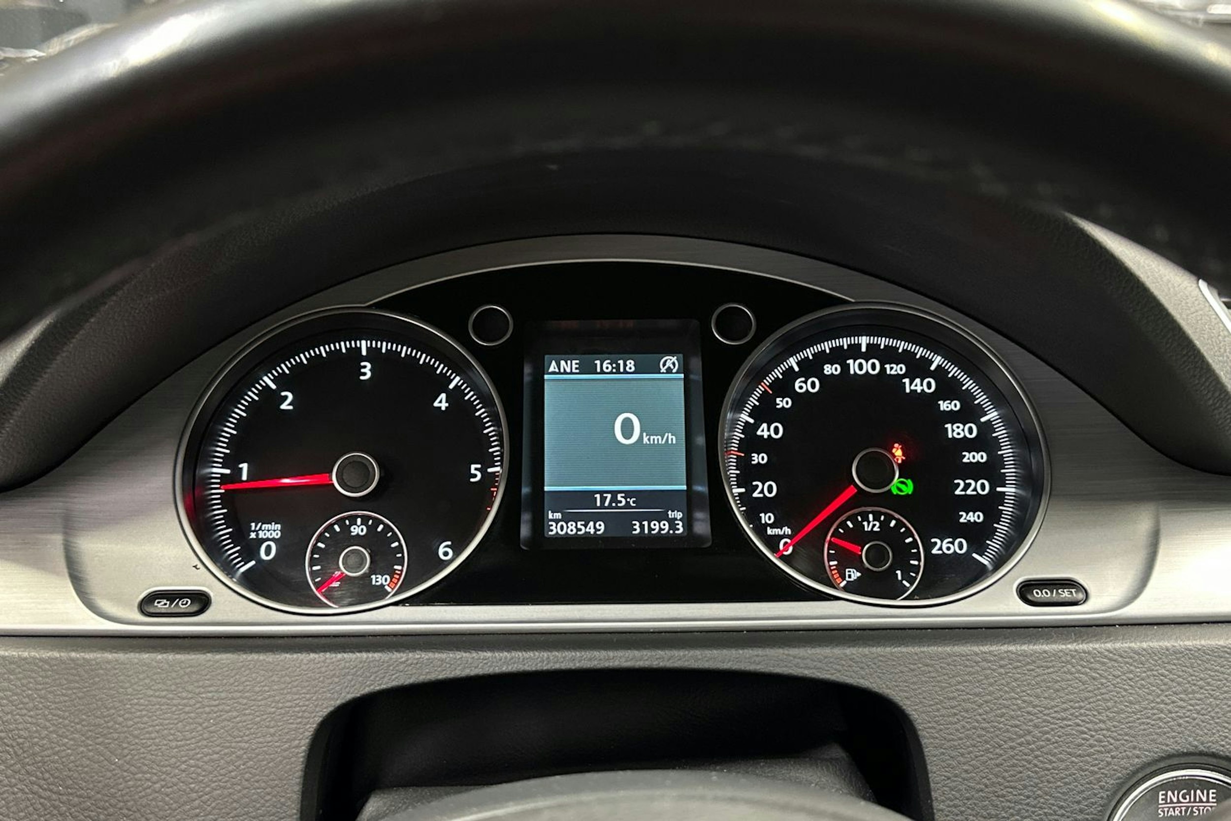 harmaa Volkswagen Passat 2012 kuva 20.