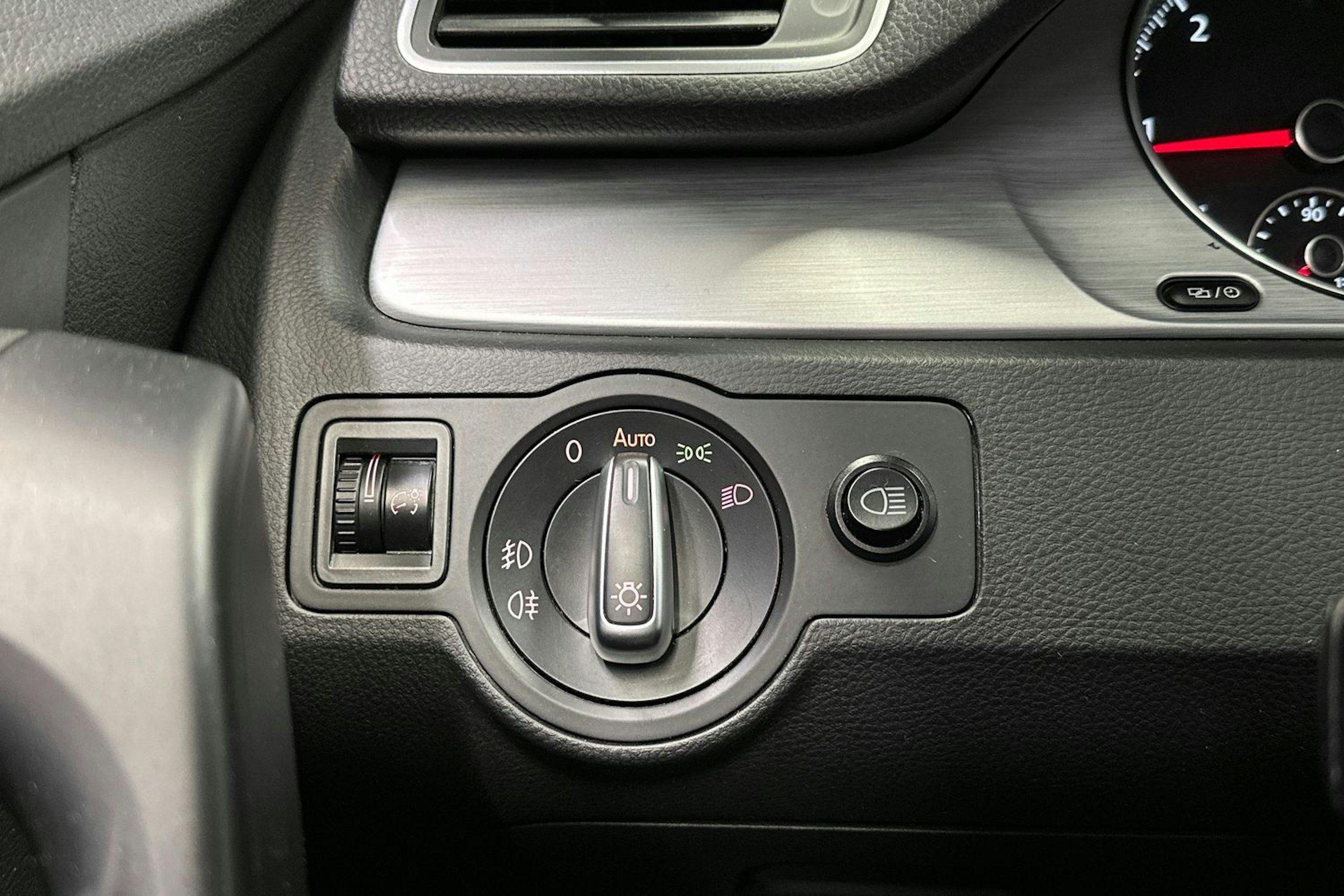harmaa Volkswagen Passat 2012 kuva 25.