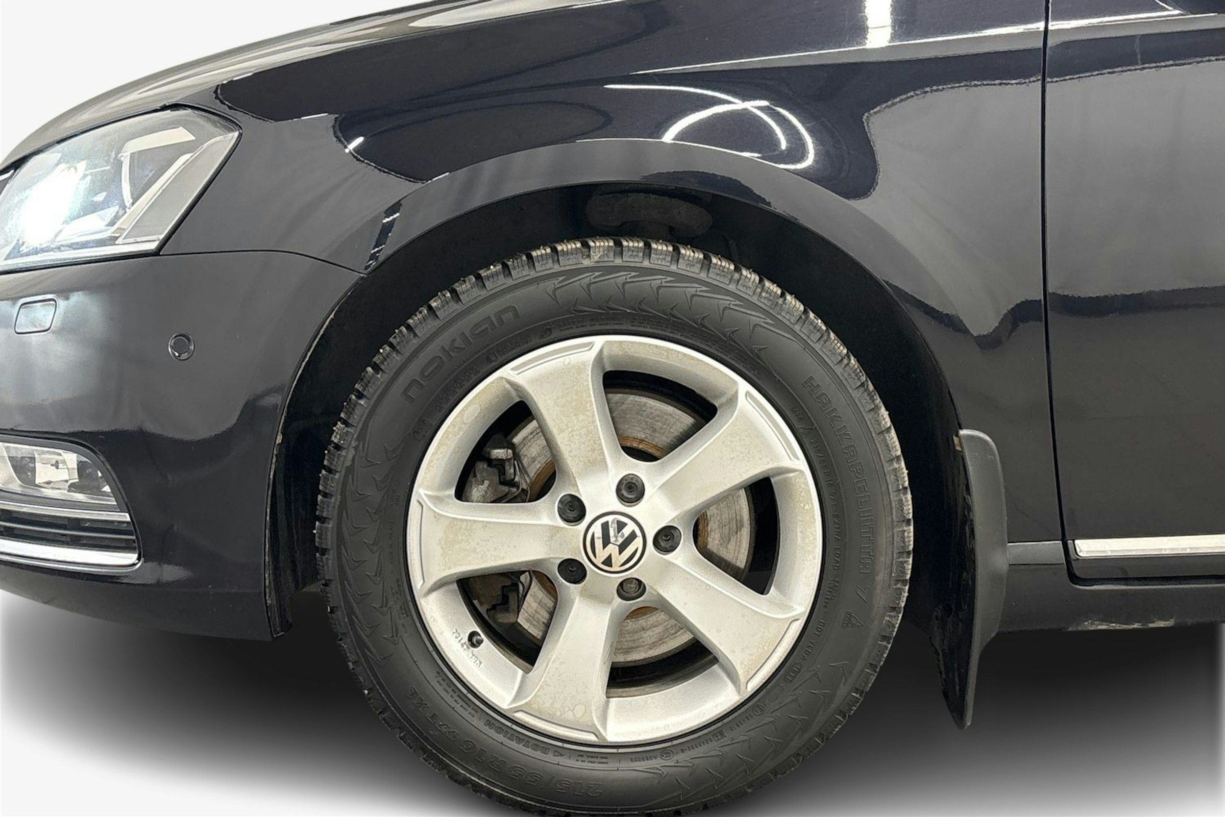 musta Volkswagen Passat 2012 kuva 9.