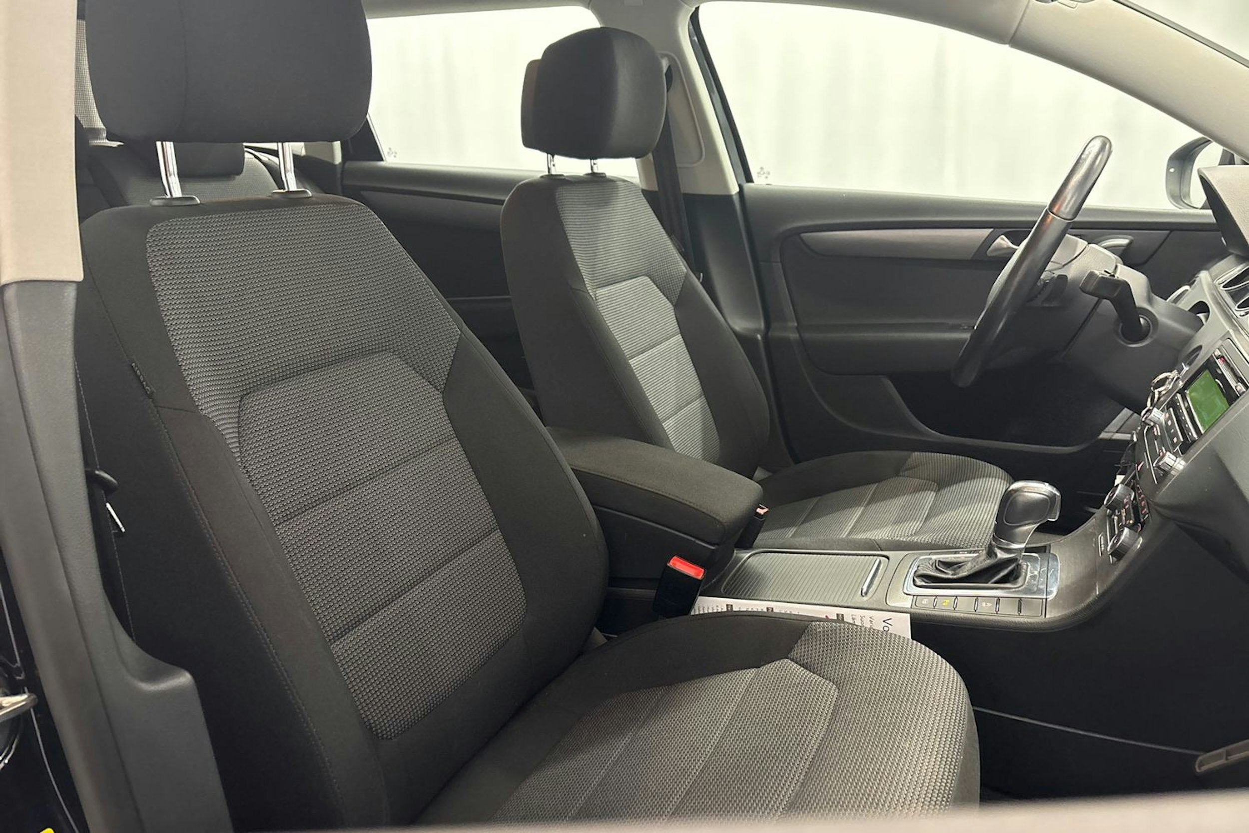 musta Volkswagen Passat 2012 kuva 12.